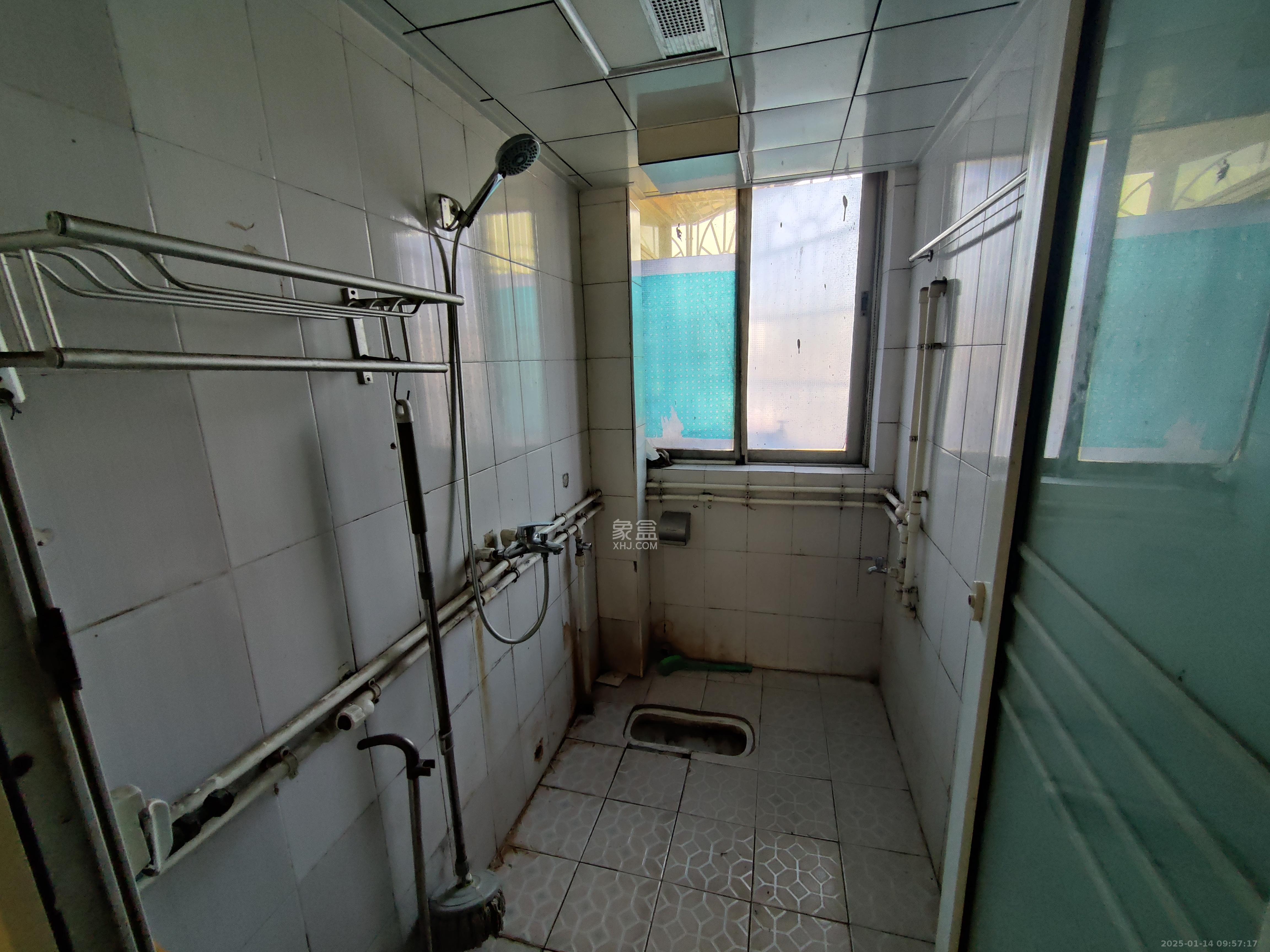 新天小区 3室2厅1卫 1800.0元/月 新天小区 3室2厅1卫 1800.0元/月室内图