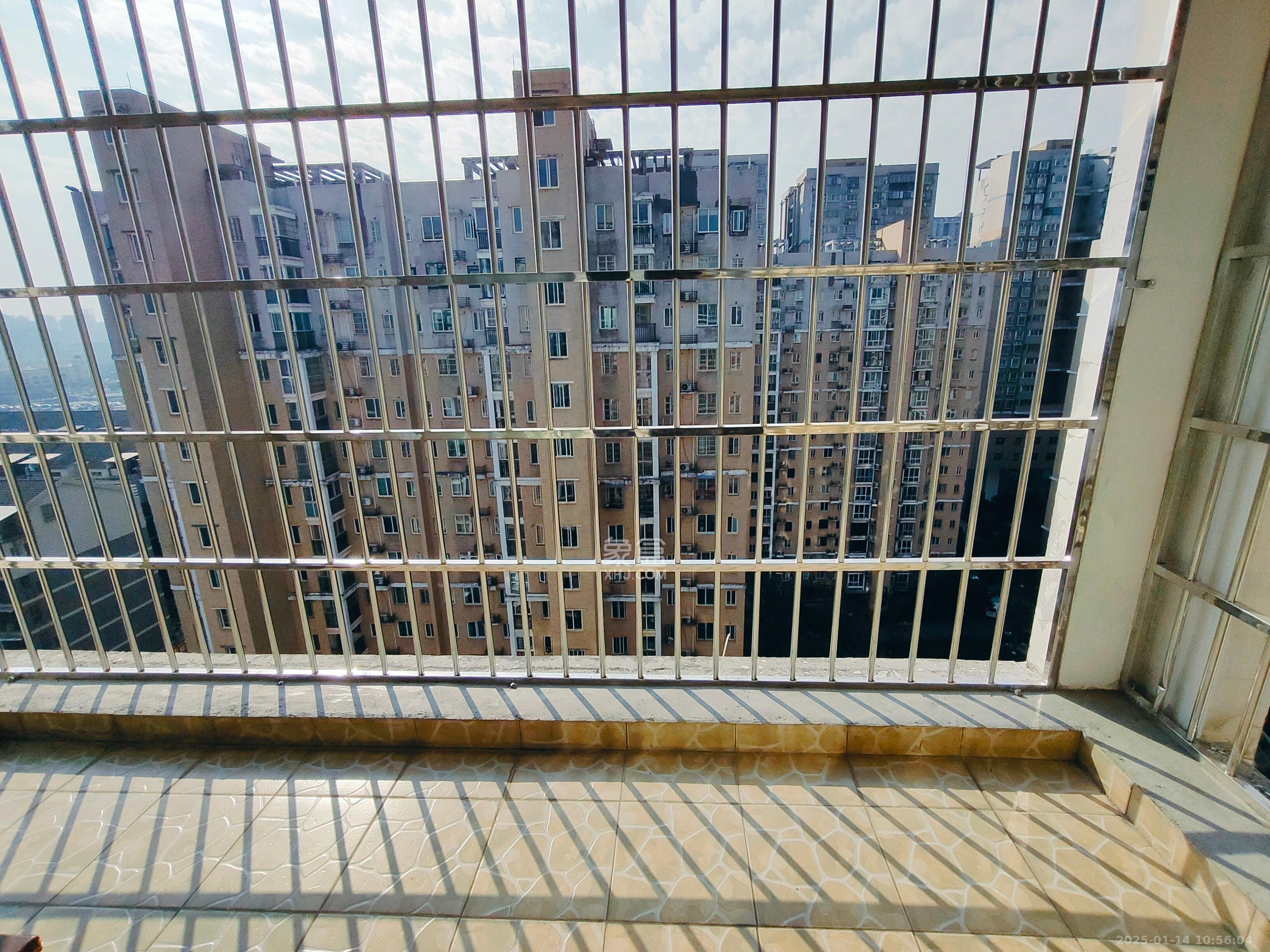 筑梦园  3室2厅2卫   2000.00元/月室内图