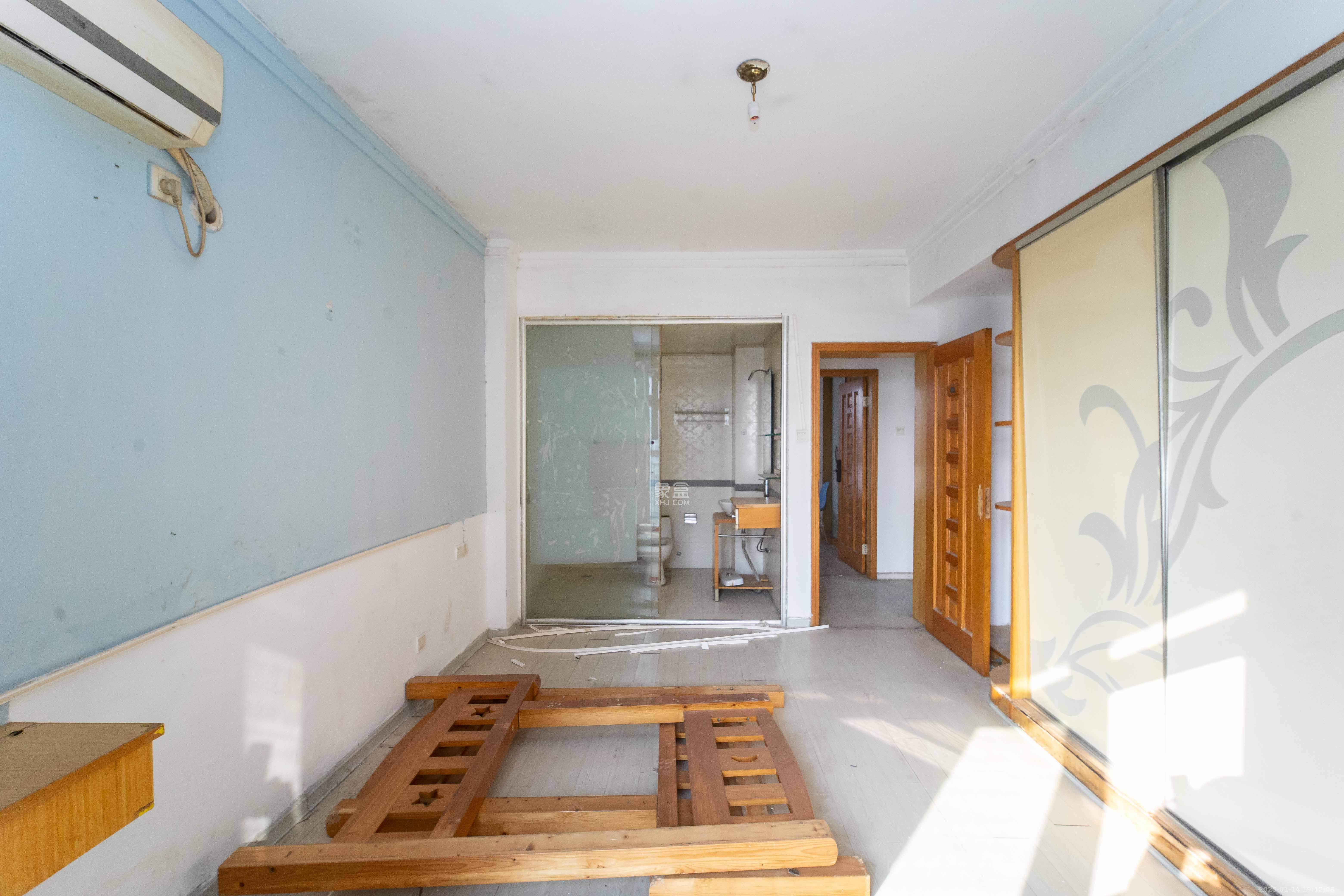 浏阳河畔家园  3室2厅2卫    3200.0元/月 浏阳河畔家园  3室2厅2卫    3200.0元/月室内图