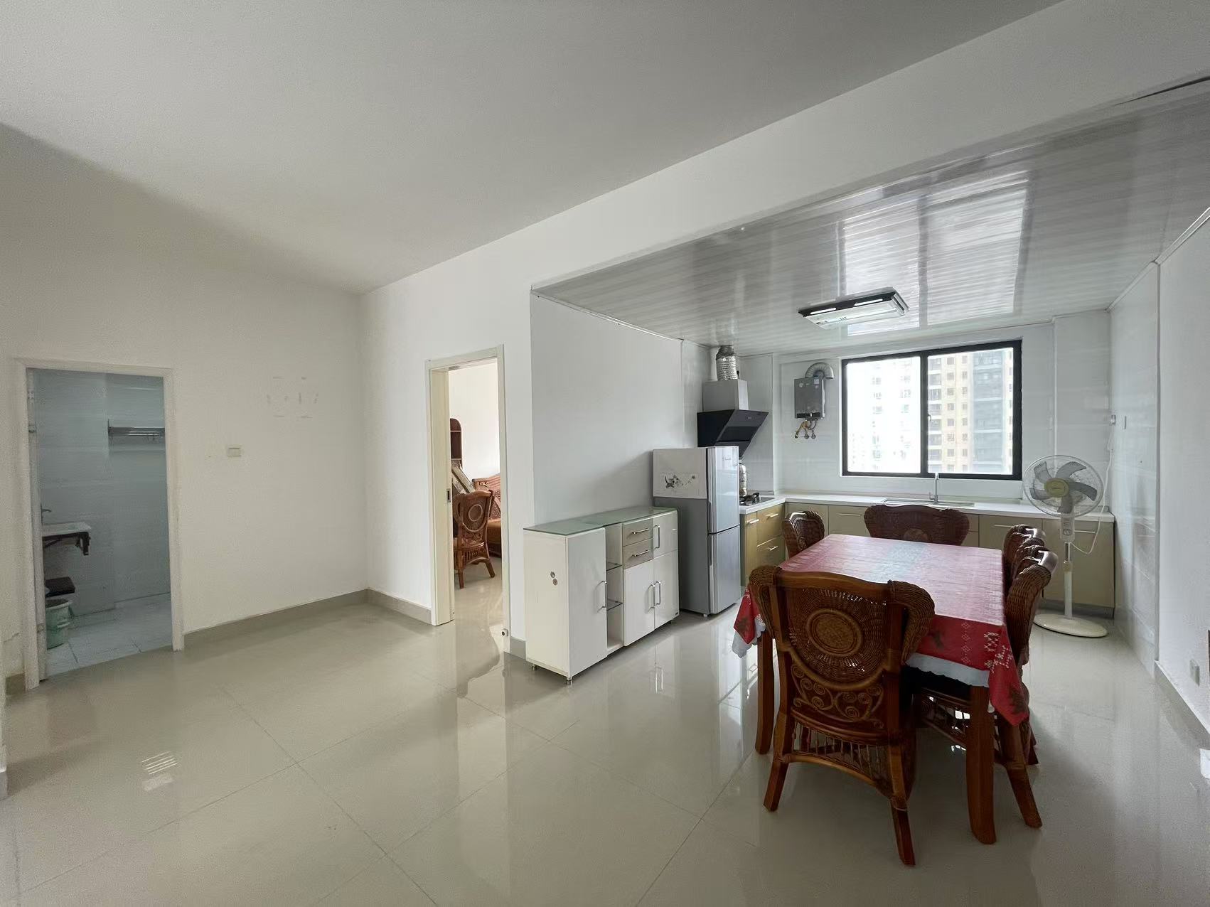 阳光百合 2室2厅1卫 2500.0元/月 阳光百合 2室2厅1卫 2500.0元/月室内图