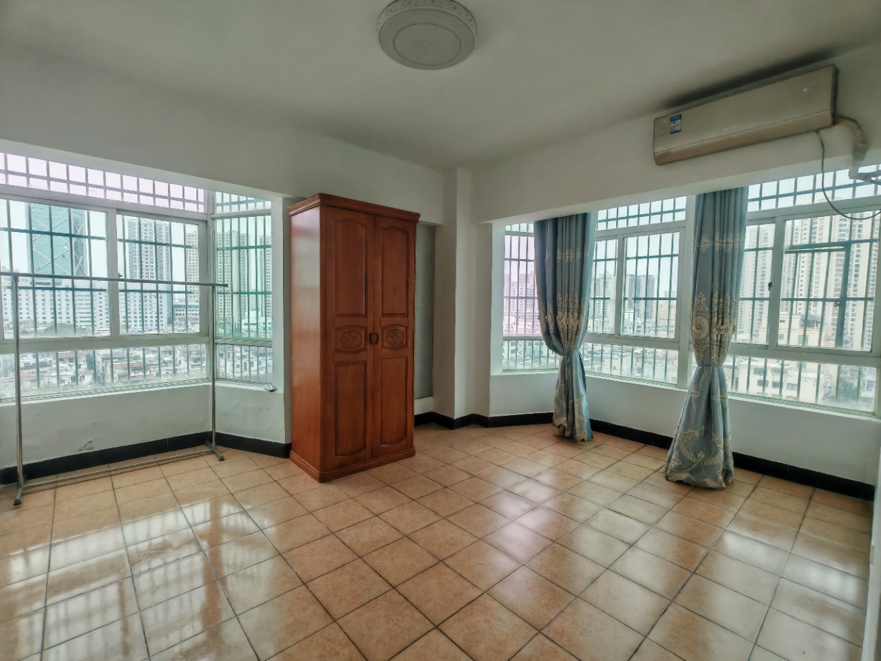 盛海大厦 3室2厅2卫 133.0万 盛海大厦 3室2厅2卫 133.0万室内图