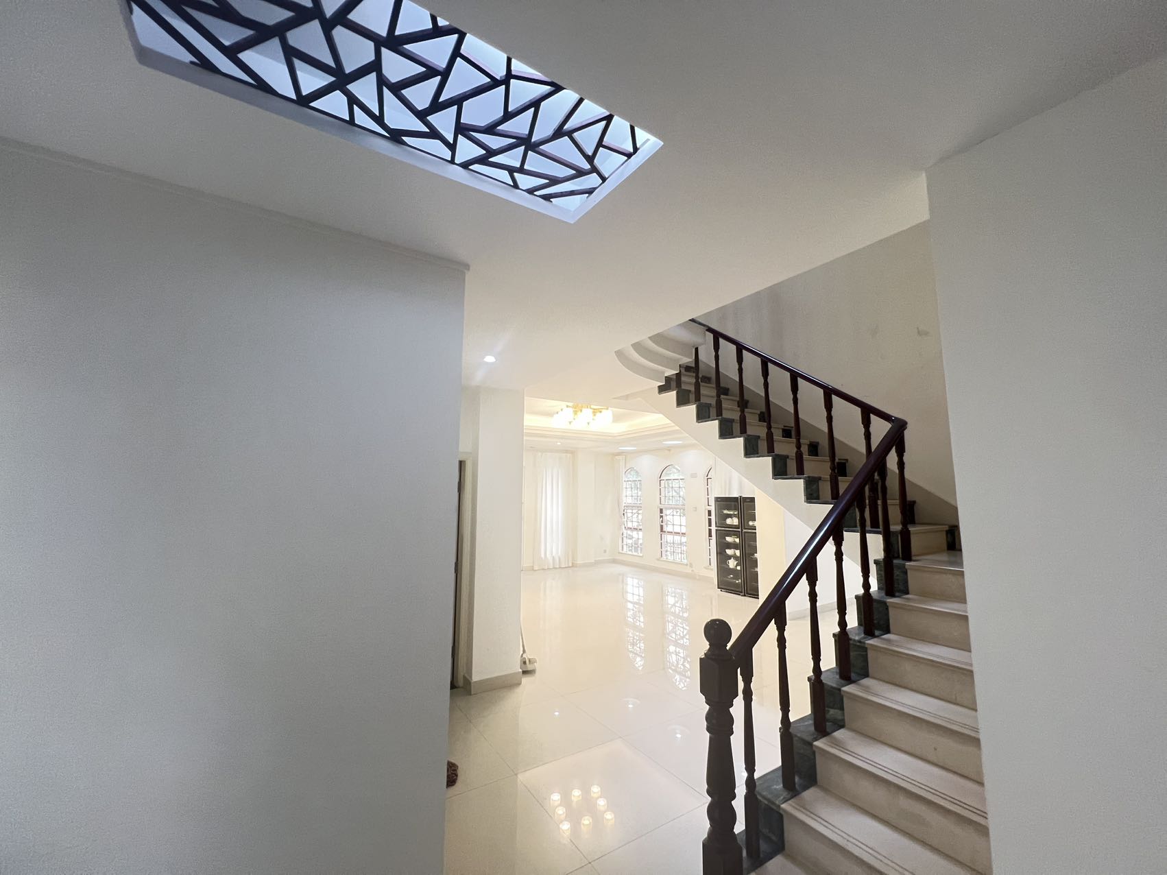 今典别墅 9室3厅2卫 22000.0元/月 今典别墅 9室3厅2卫 22000.0元/月室内图