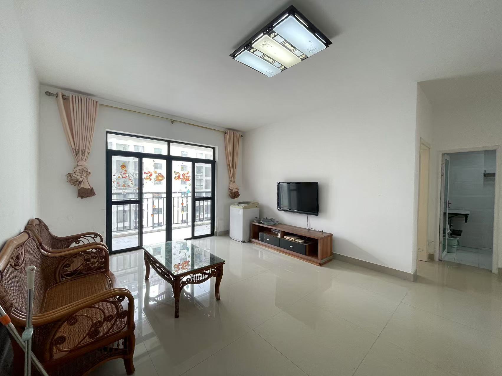 阳光百合 2室2厅1卫 2500.0元/月 阳光百合 2室2厅1卫 2500.0元/月室内图