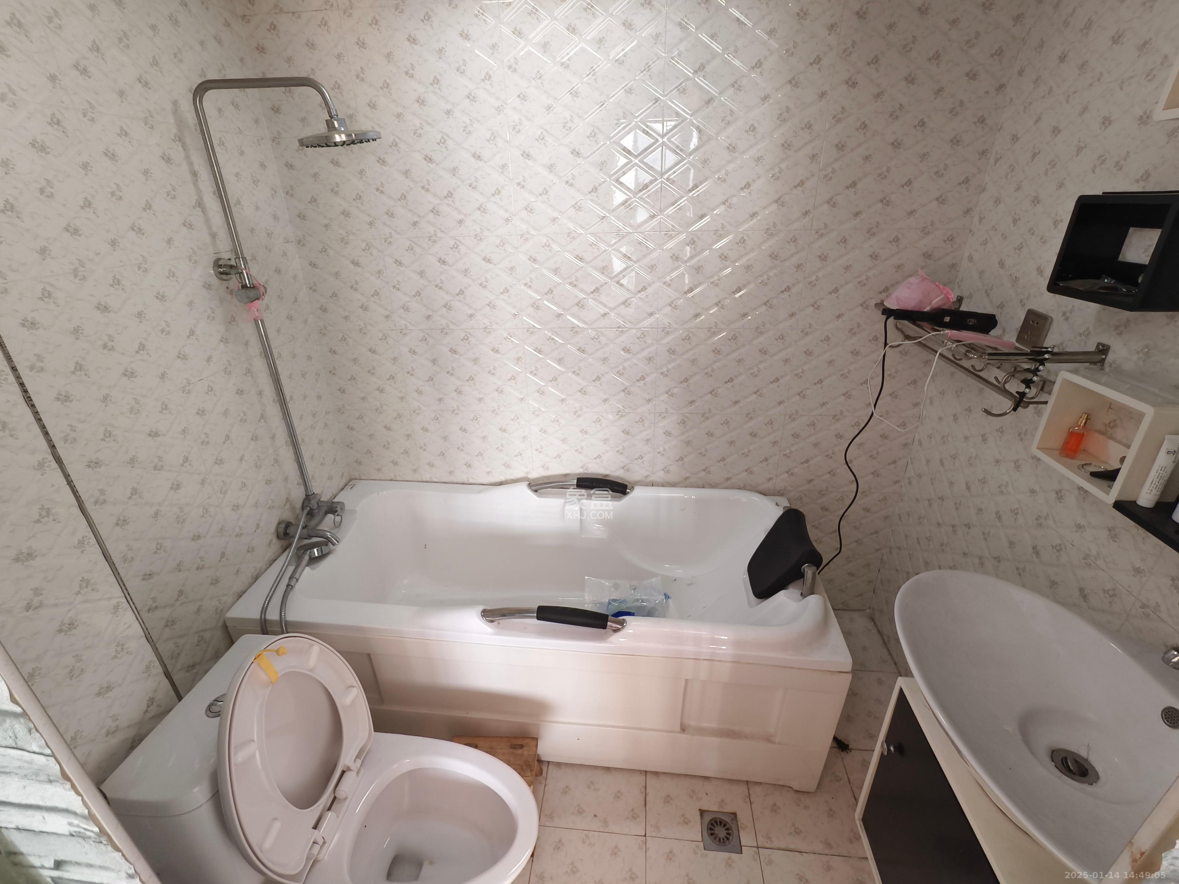 中南红领邦(红星嘉和苑)  3室1厅2卫    2800.0元/月 中南红领邦(红星嘉和苑)  3室1厅2卫    2800.0元/月室内图