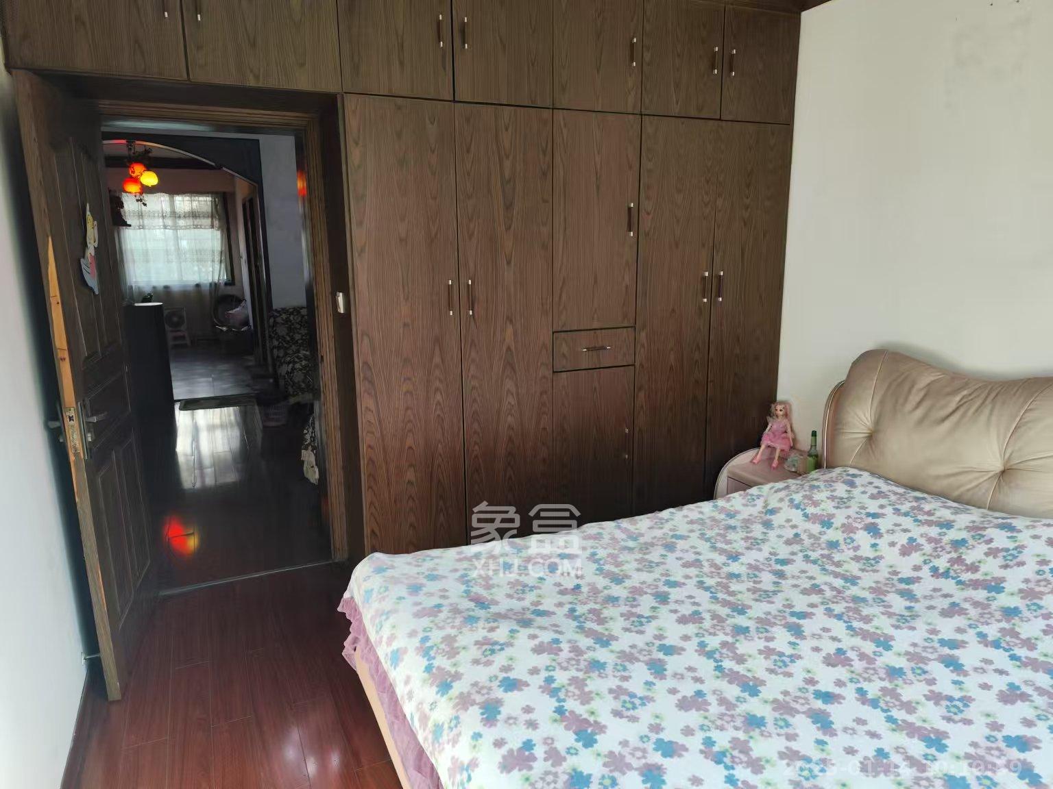 中南汽车世界  1室0厅0卫    1200.0元/月 中南汽车世界  1室0厅0卫    1200.0元/月室内图