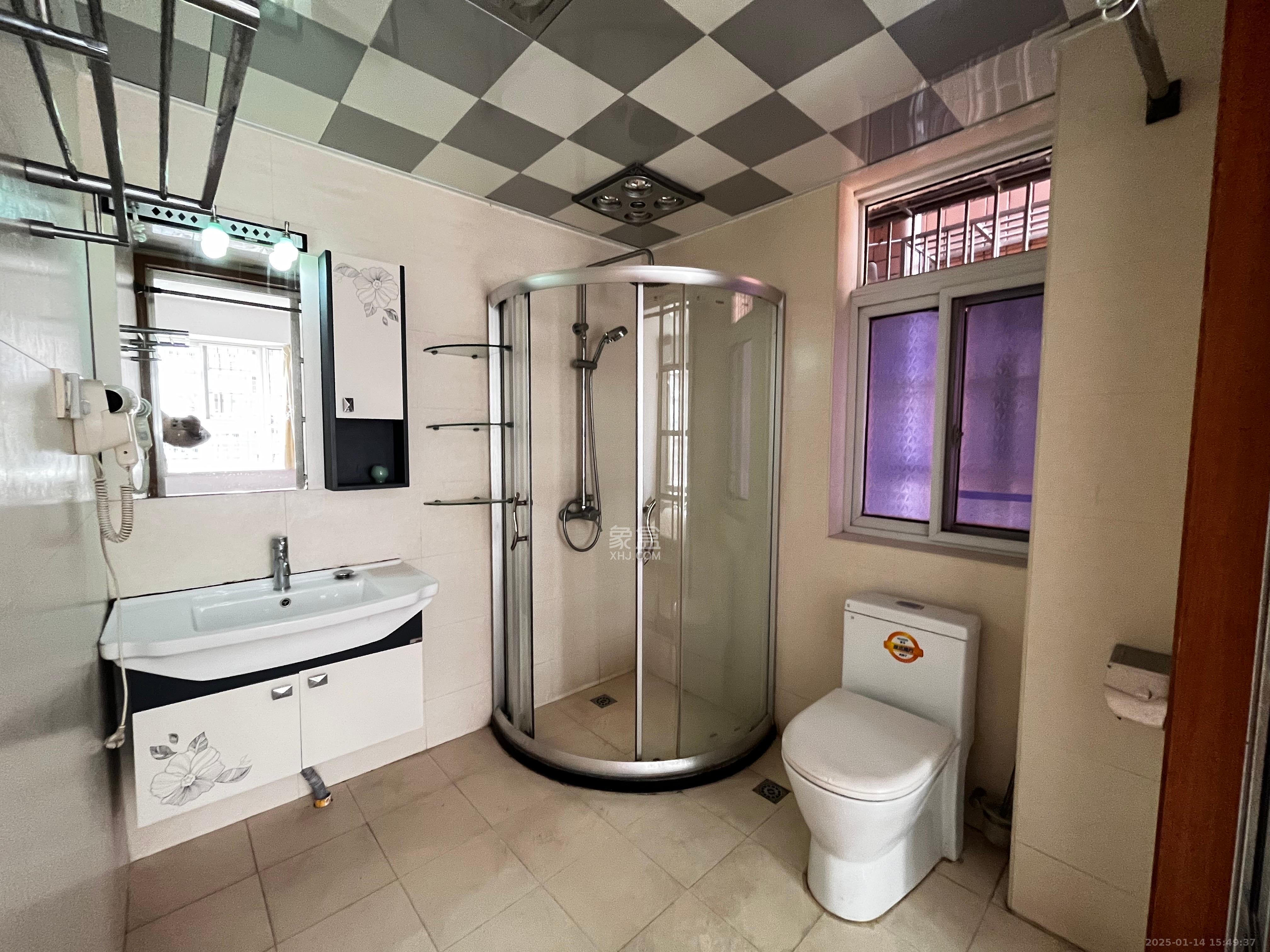 鑫天芙蓉 4室2厅2卫 2100.0元/月 鑫天芙蓉 4室2厅2卫 2100.0元/月室内图