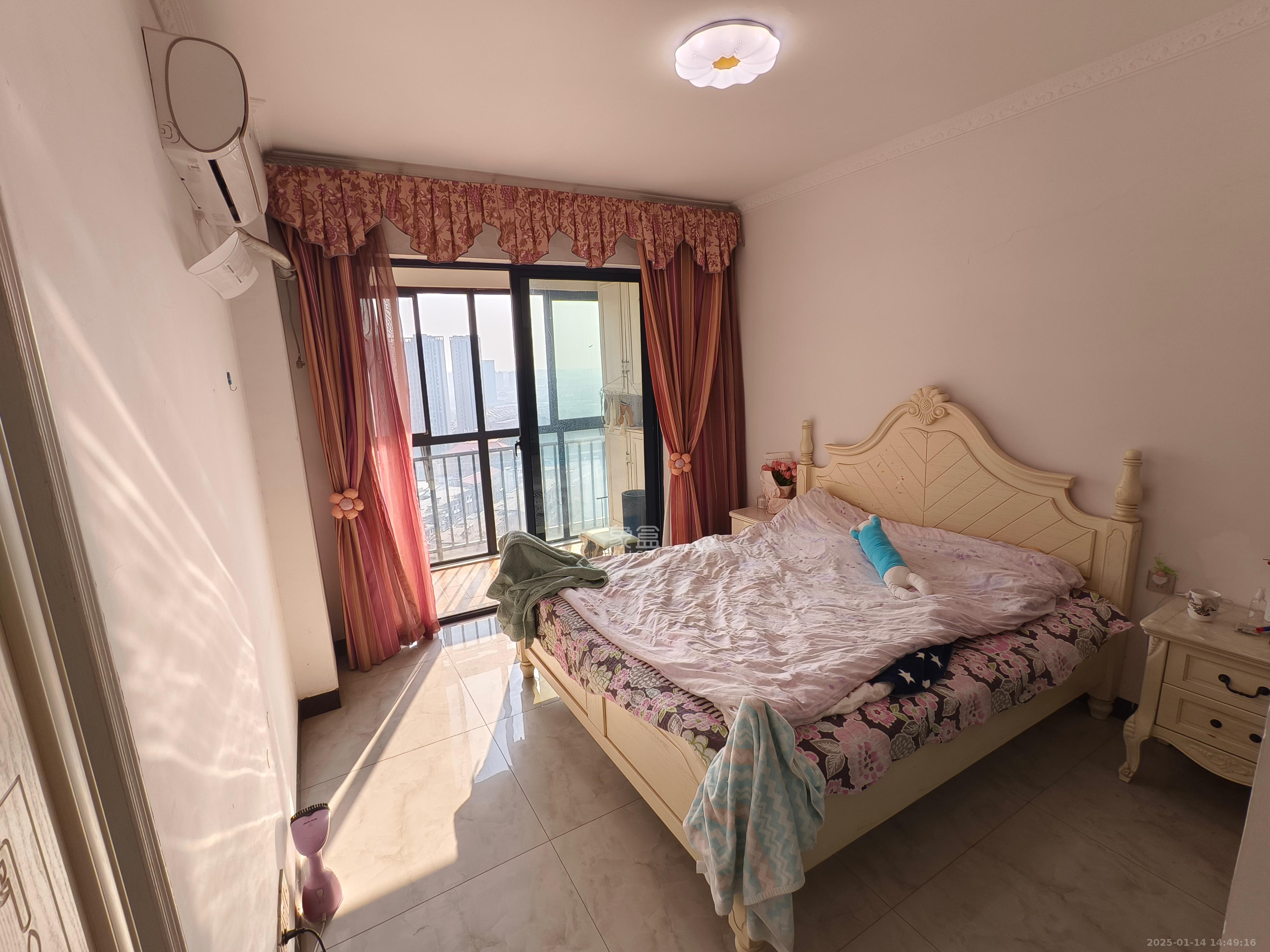 中南红领邦(红星嘉和苑)  3室1厅2卫    2800.0元/月 中南红领邦(红星嘉和苑)  3室1厅2卫    2800.0元/月室内图