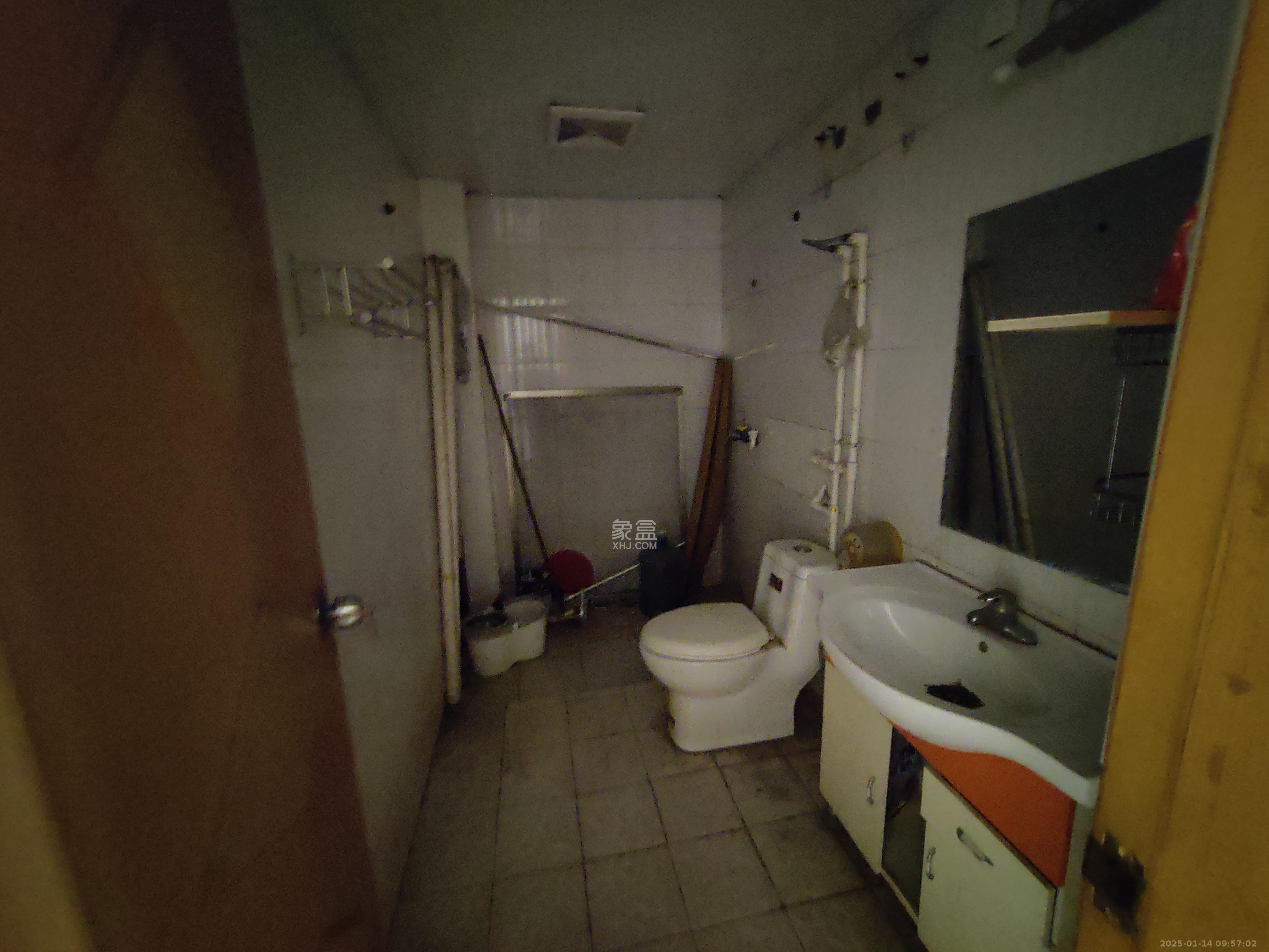 新天小区 3室2厅1卫 1800.0元/月 新天小区 3室2厅1卫 1800.0元/月室内图