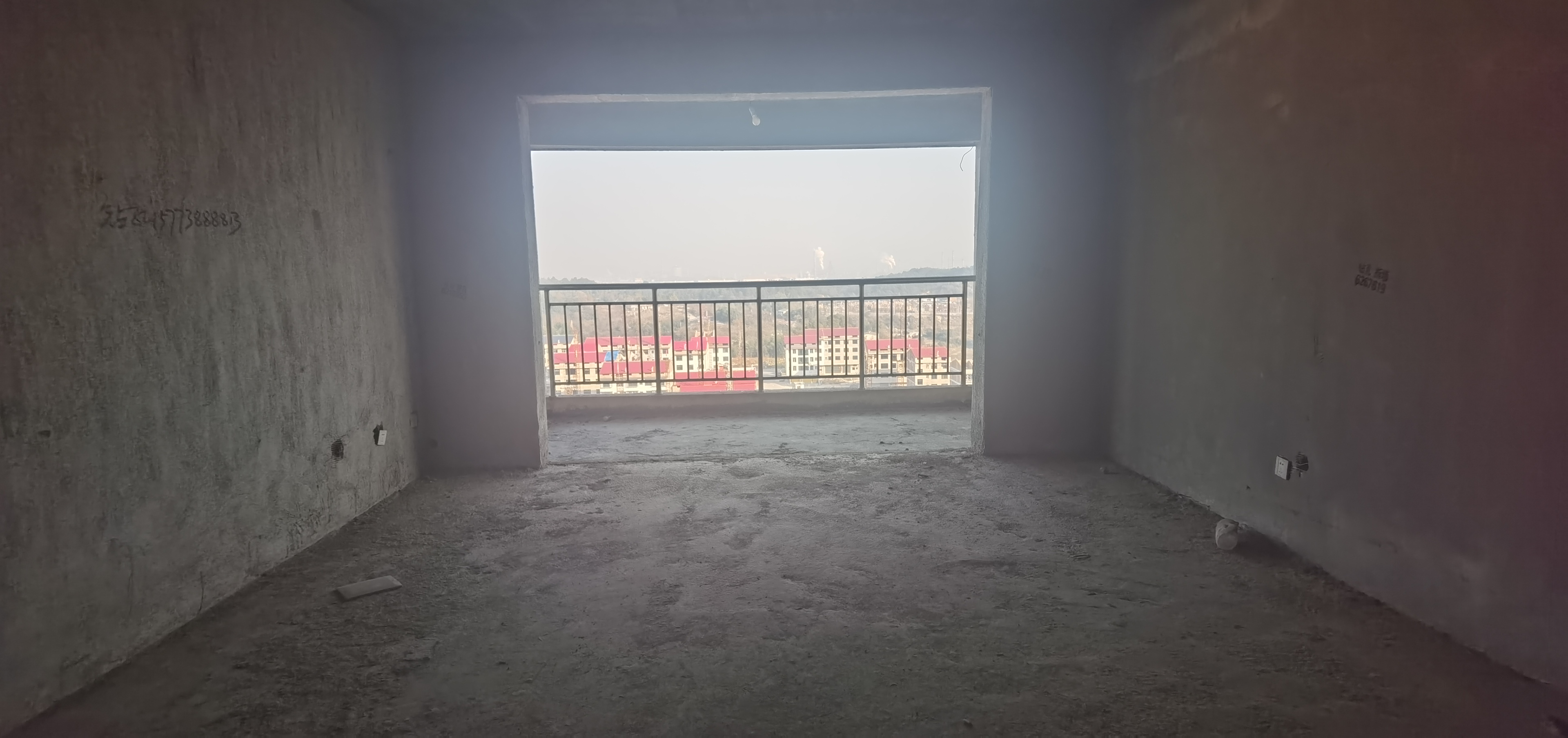 一六九.星城 3室2厅2卫 39.8万 一六九.星城 3室2厅2卫 39.8万客厅