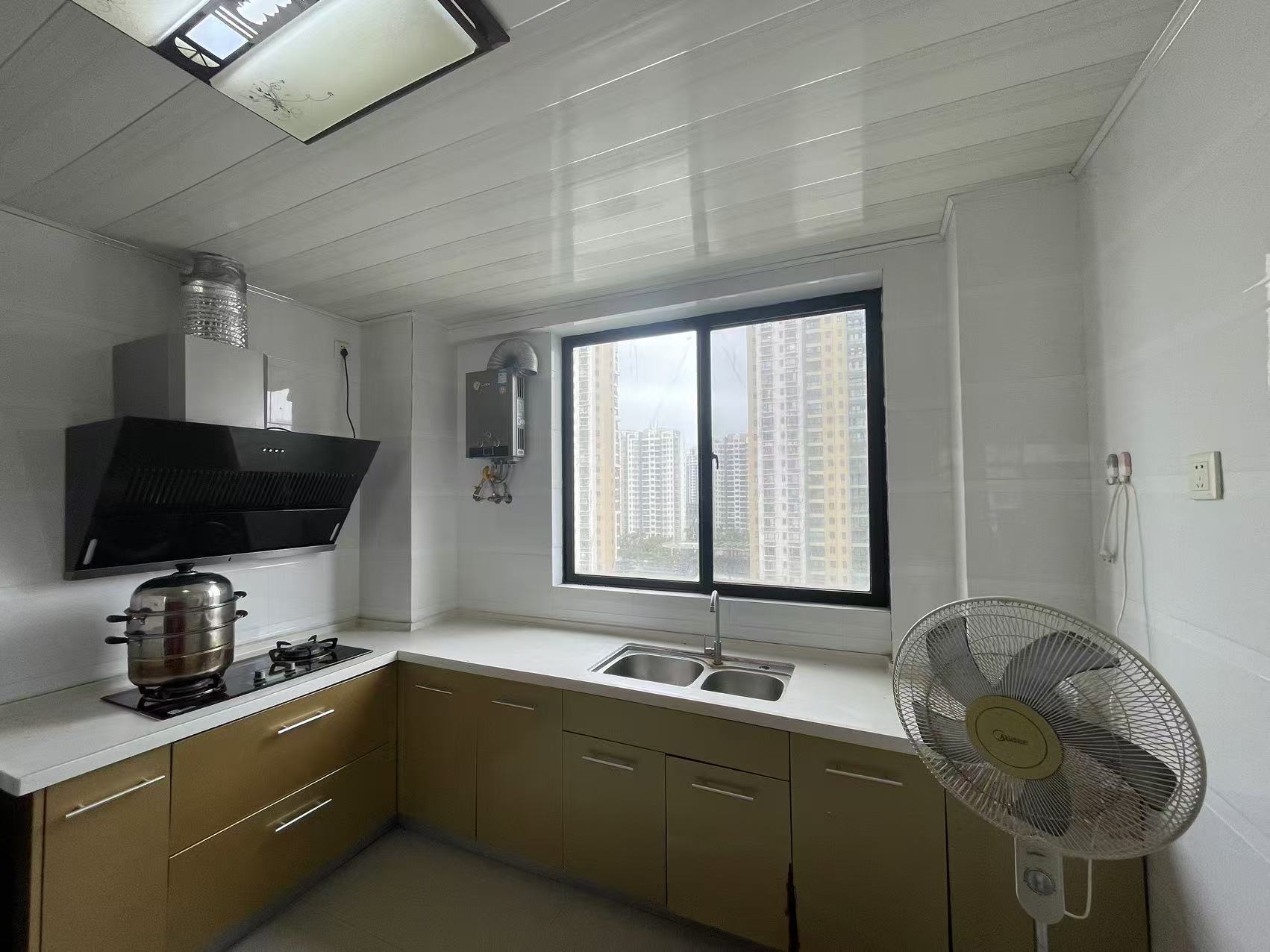 阳光百合 2室2厅1卫 2500.0元/月 阳光百合 2室2厅1卫 2500.0元/月室内图