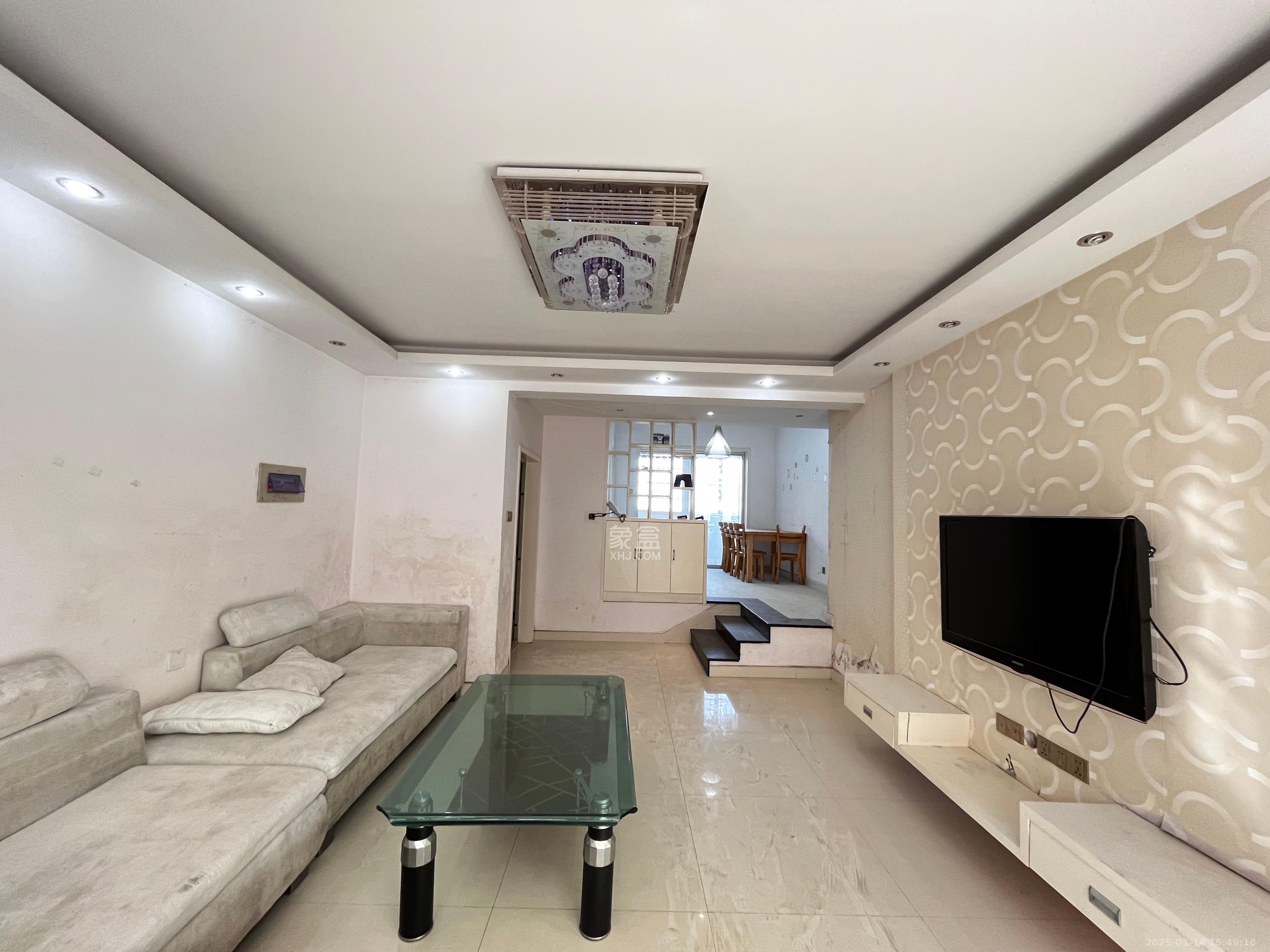 鑫天芙蓉 4室2厅2卫 2100.0元/月 鑫天芙蓉 4室2厅2卫 2100.0元/月室内图