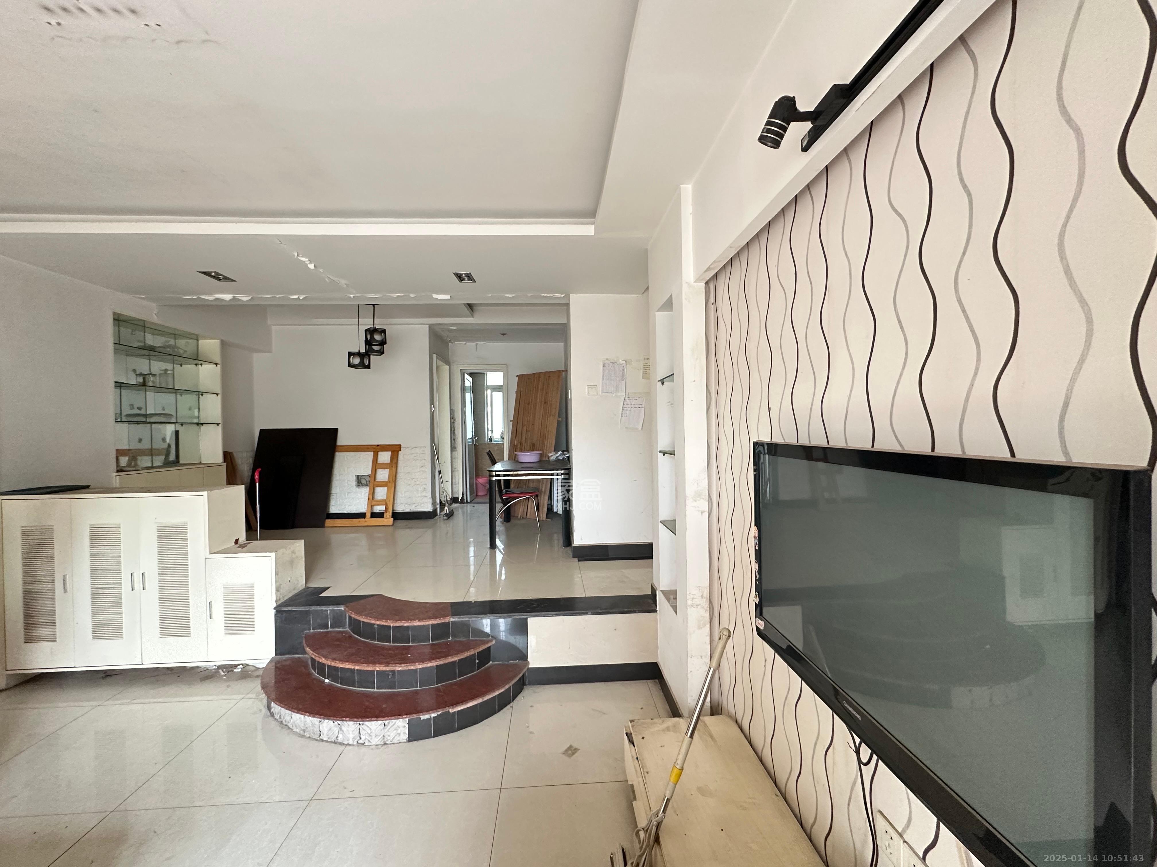 恩瑞麓山名园(龙王港小区) 3室2厅1卫 2500.0元/月 恩瑞麓山名园(龙王港小区) 3室2厅1卫 2500.0元/月室内图