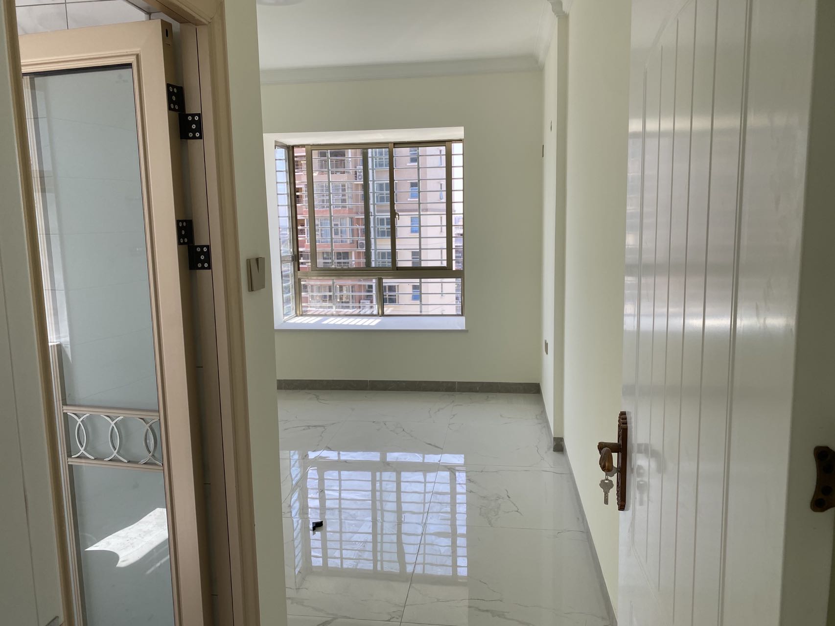 润龙花园  3室2厅2卫    198.0万 润龙花园  3室2厅2卫    198.0万客厅