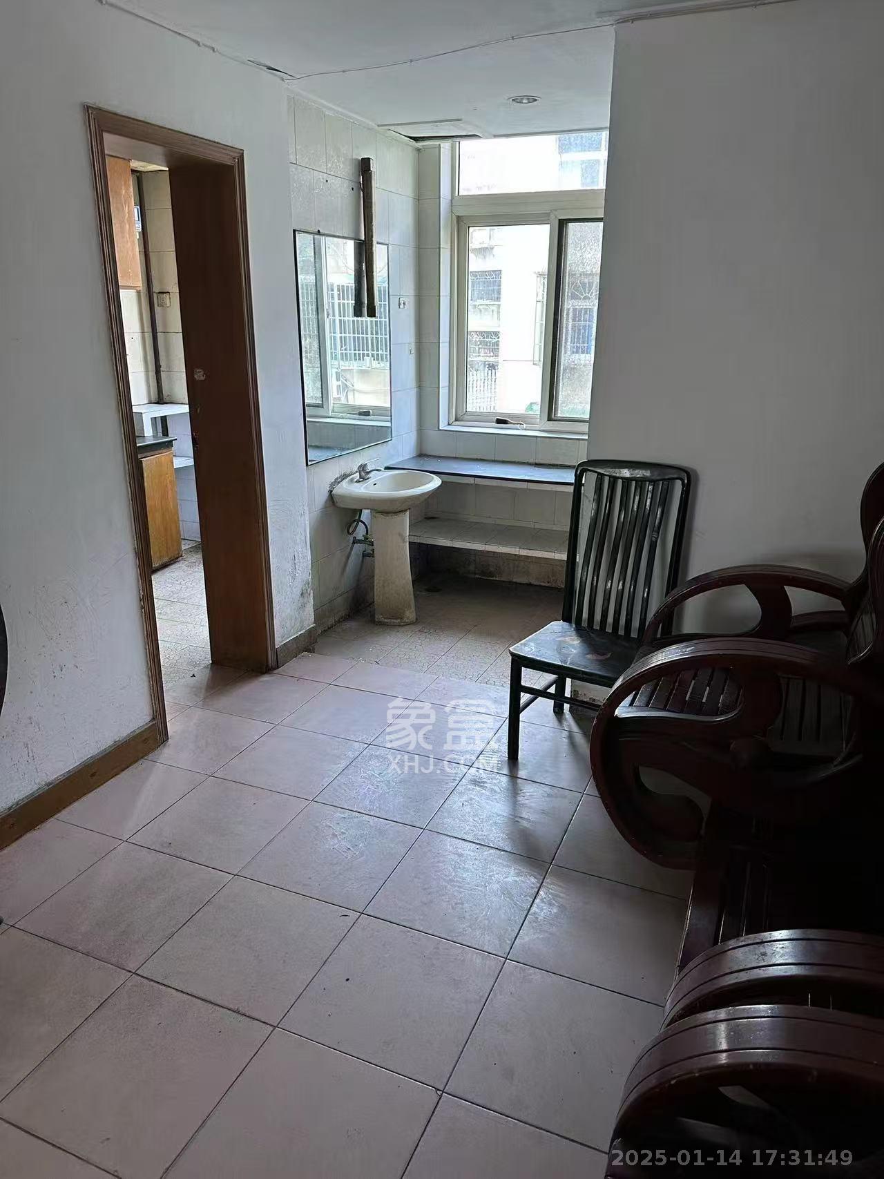 平和堂生活小区  3室2厅2卫    1800.0元/月室内图