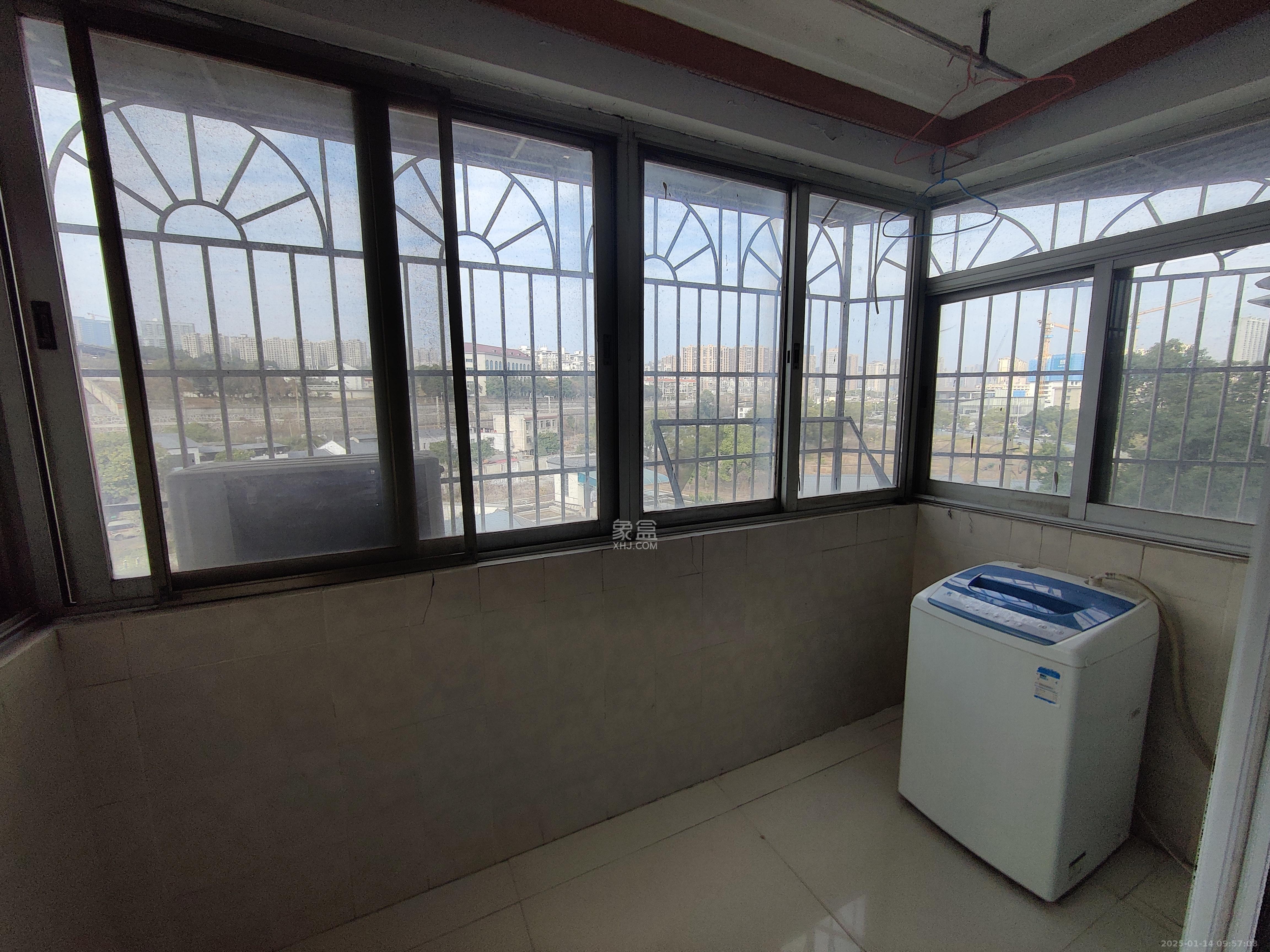 新天小区 3室2厅1卫 1800.0元/月 新天小区 3室2厅1卫 1800.0元/月室内图