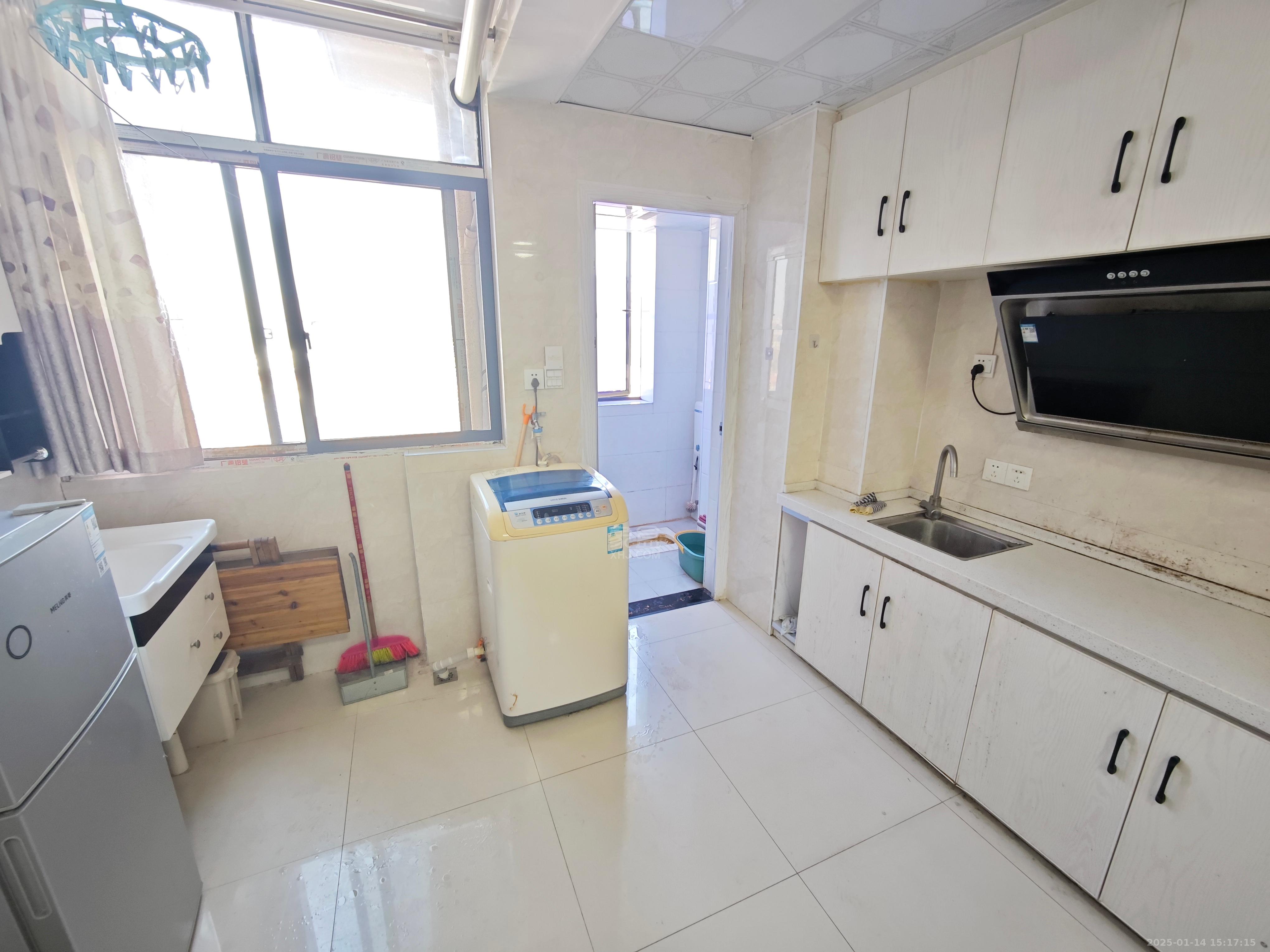 文艺复兴(未来城)  1室0厅0卫    1100.0元/月 文艺复兴(未来城)  1室0厅0卫    1100.0元/月室内图