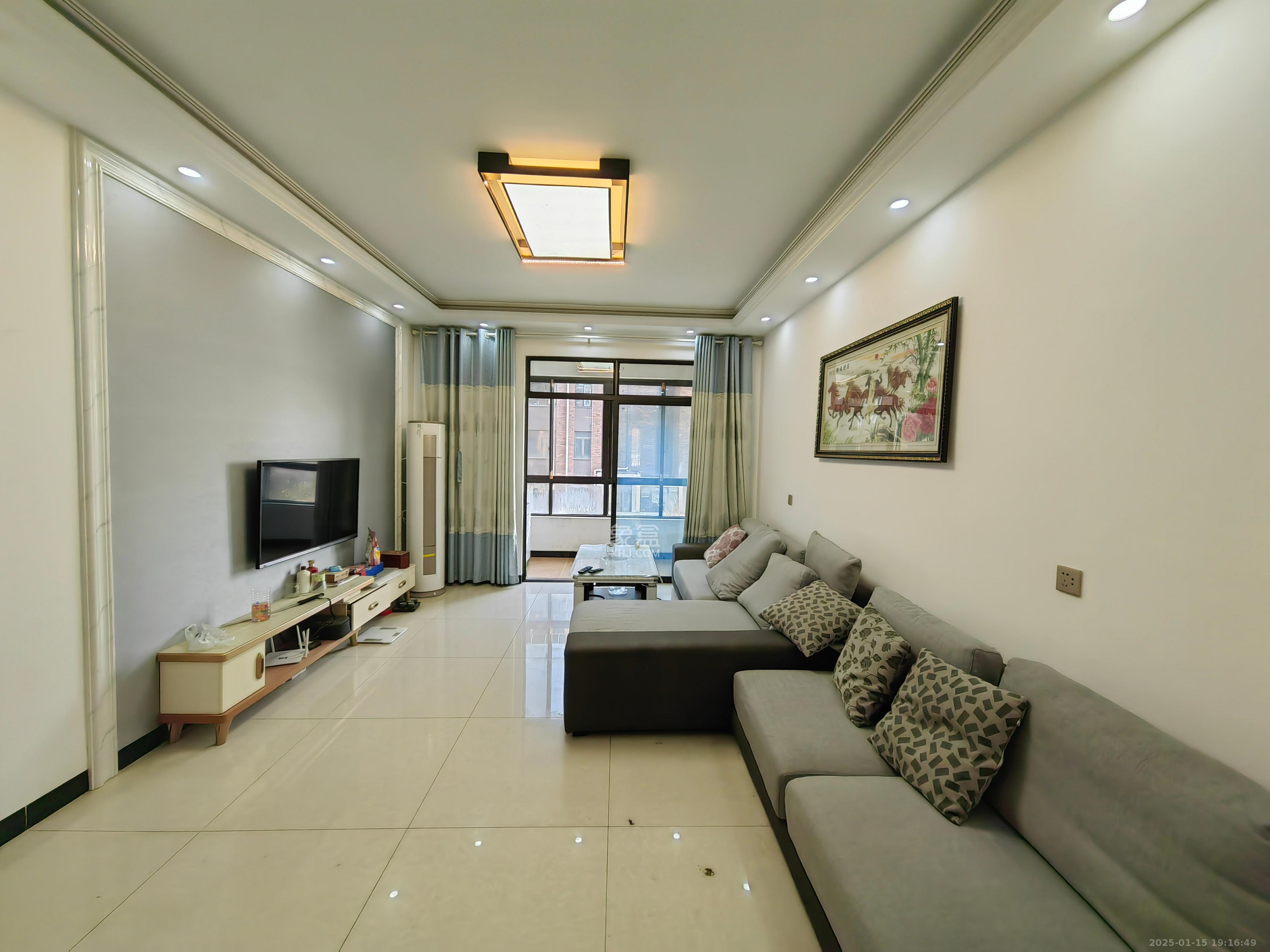 绿地海外滩一期  1室0厅0卫    900.0元/月 绿地海外滩一期  1室0厅0卫    900.0元/月