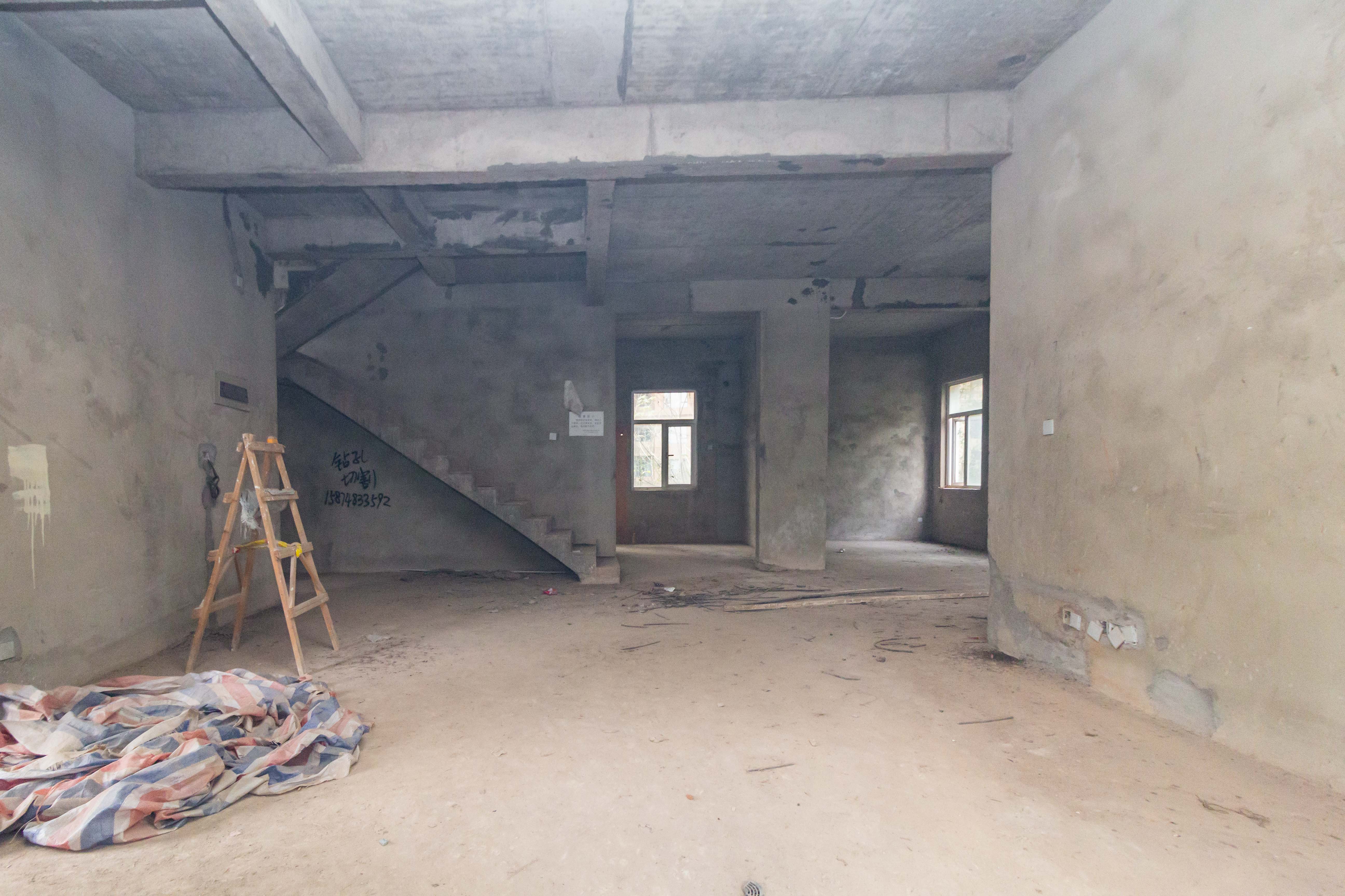 水印山城 5室2厅3卫 395.0万 水印山城 5室2厅3卫 395.0万客厅