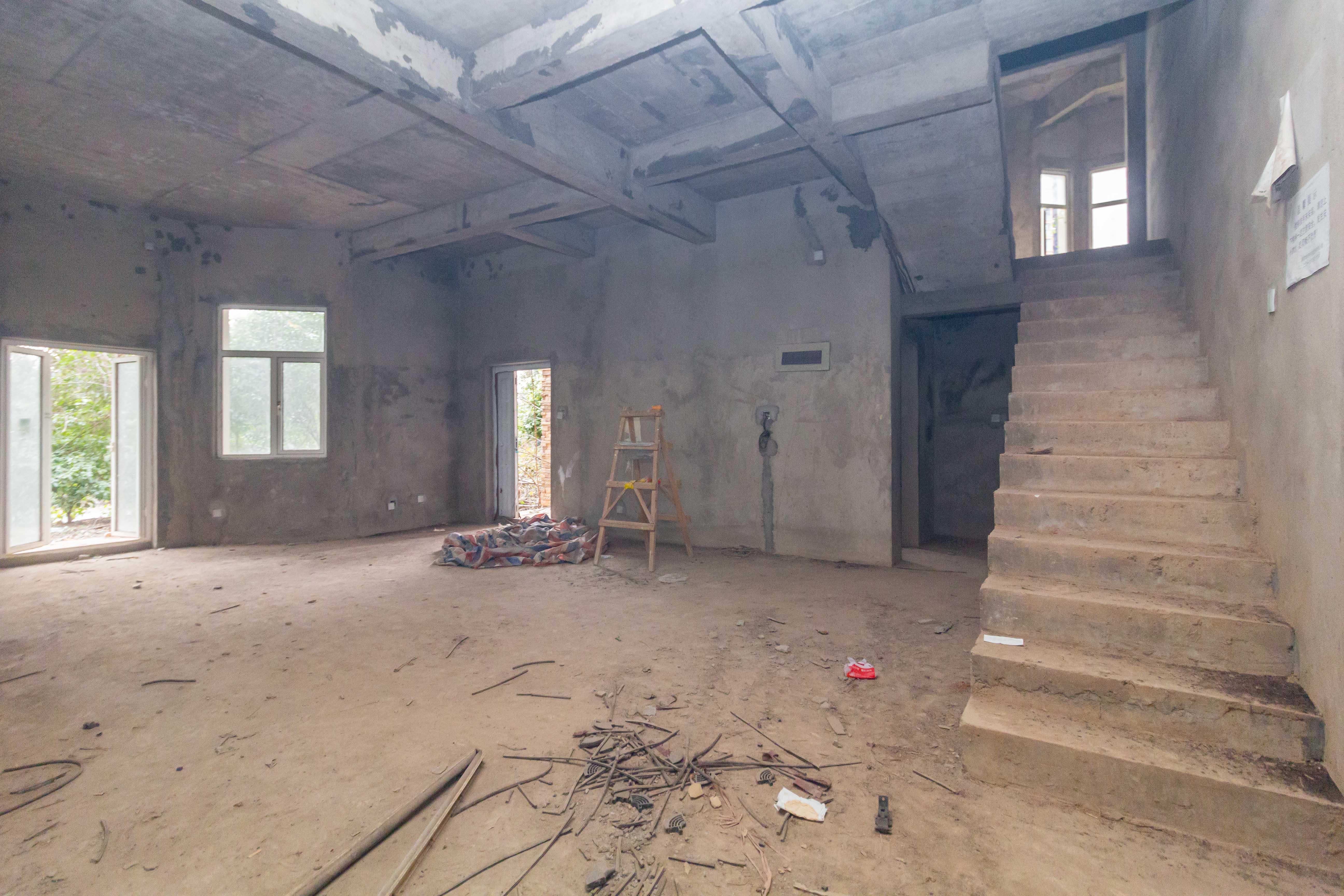 水印山城 5室2厅3卫 395.0万 水印山城 5室2厅3卫 395.0万客厅