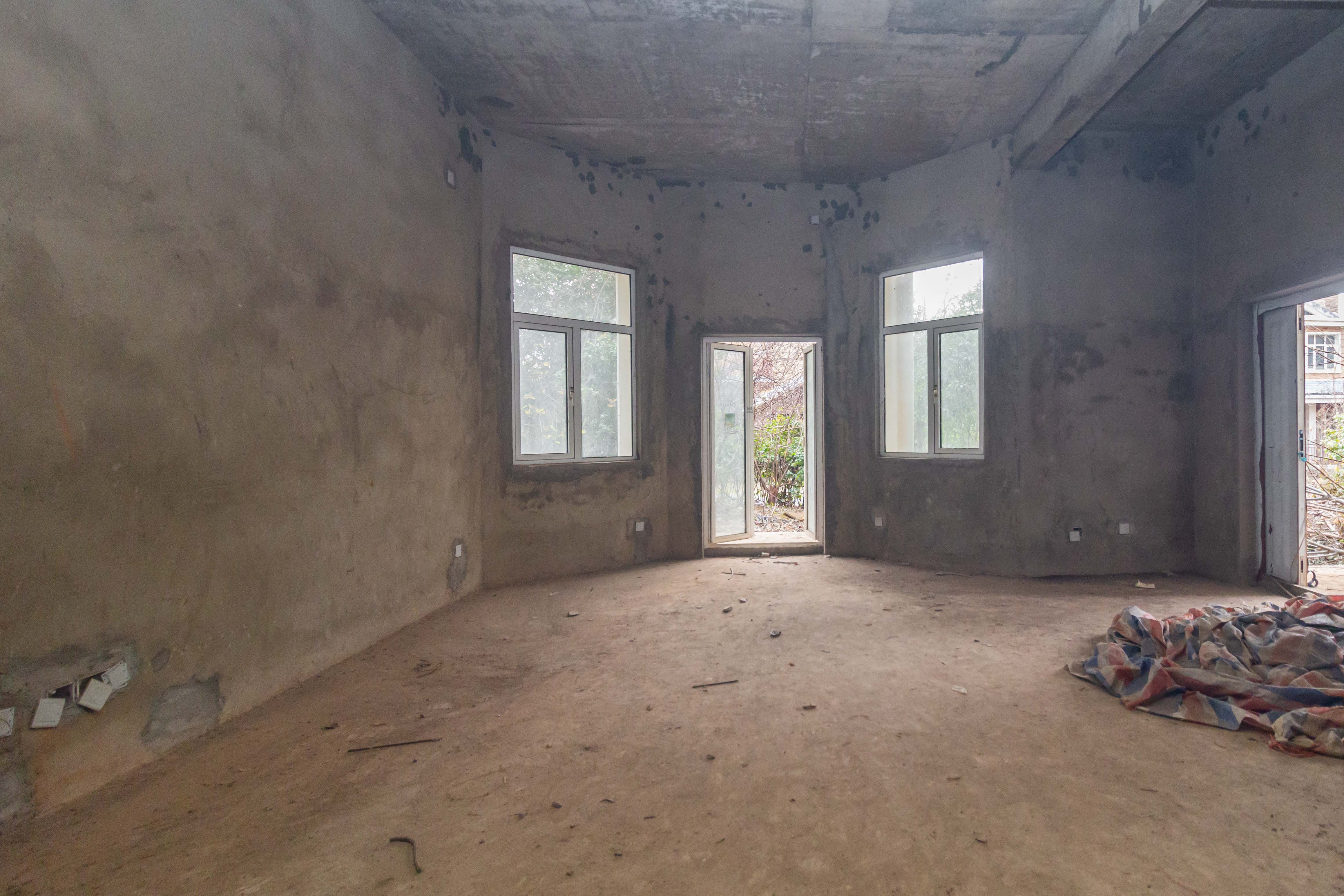 水印山城 5室2厅3卫 395.0万 水印山城 5室2厅3卫 395.0万客厅