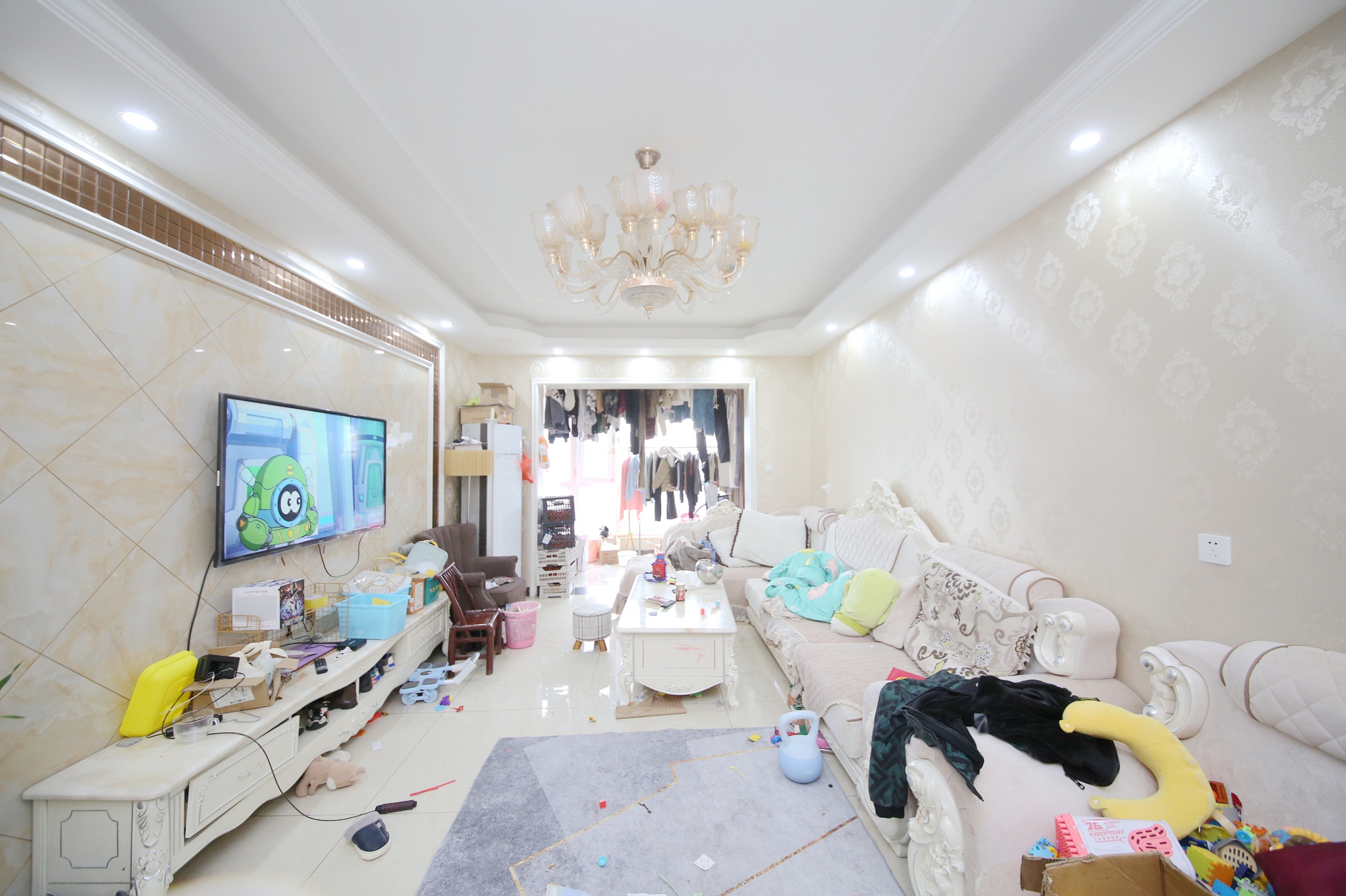 三王丽都  3室2厅2卫   190.00万客厅