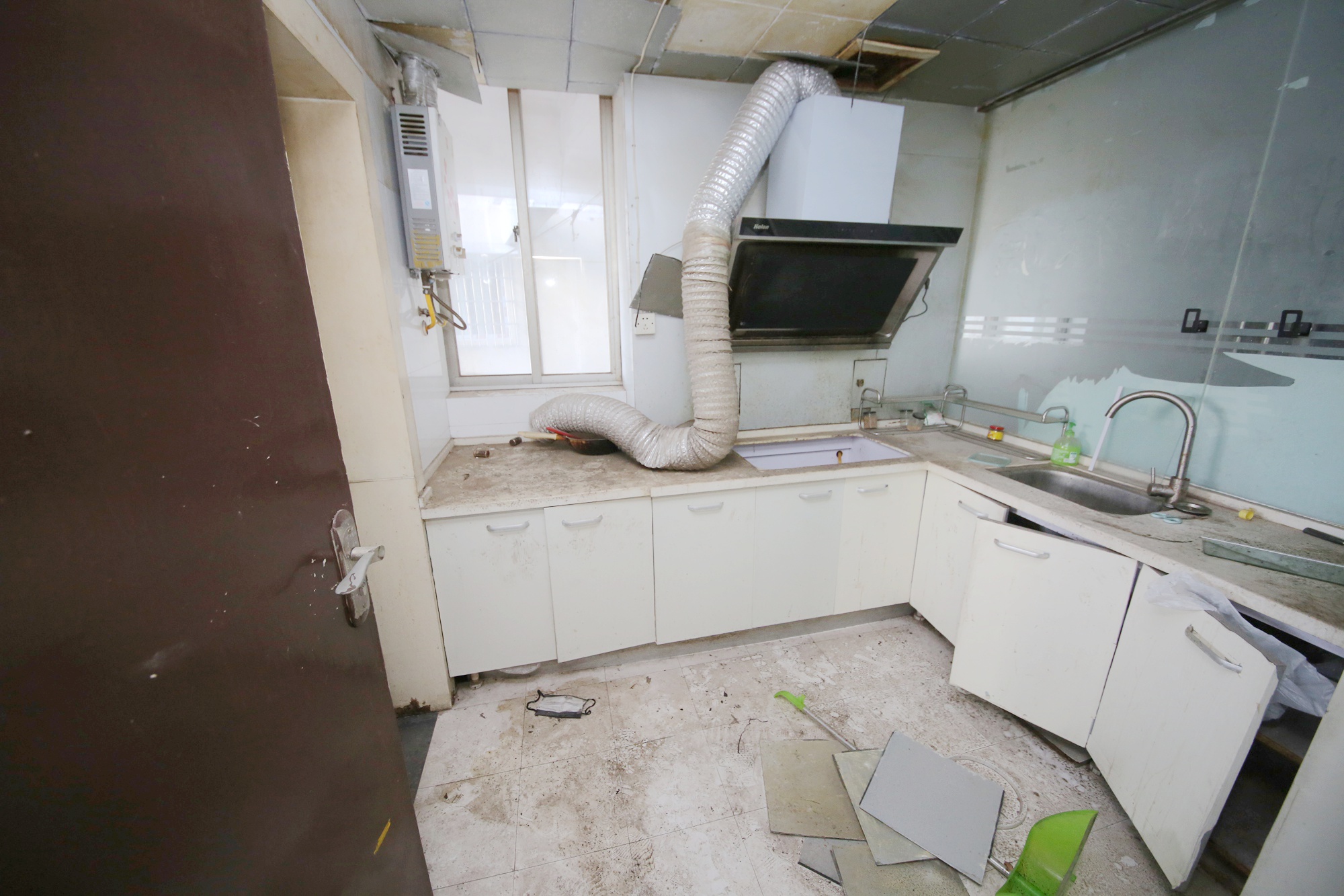 省建苑小区  5室2厅2卫   197.00万厨房