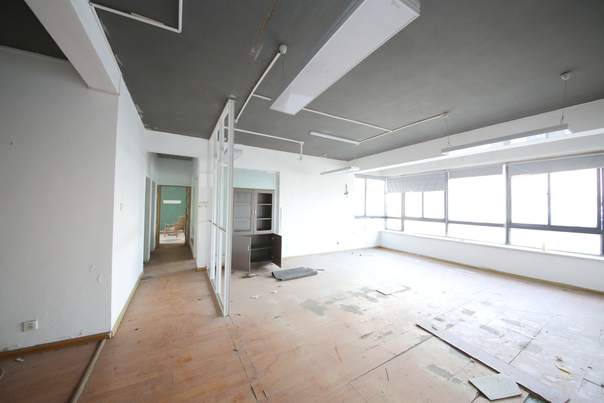 省建苑小区  5室2厅2卫   197.00万客厅
