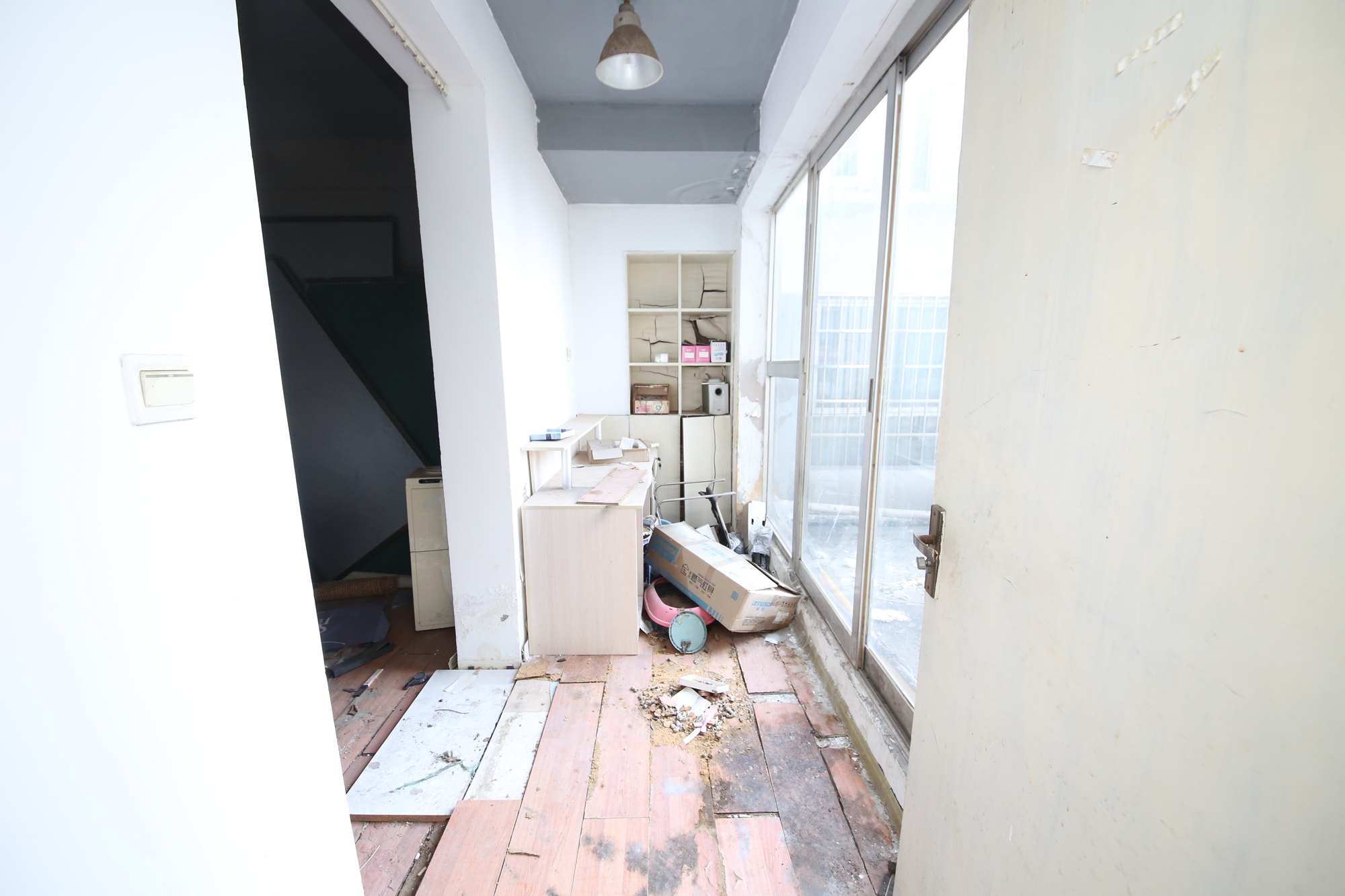 省建苑小区  5室2厅2卫   197.00万阳台