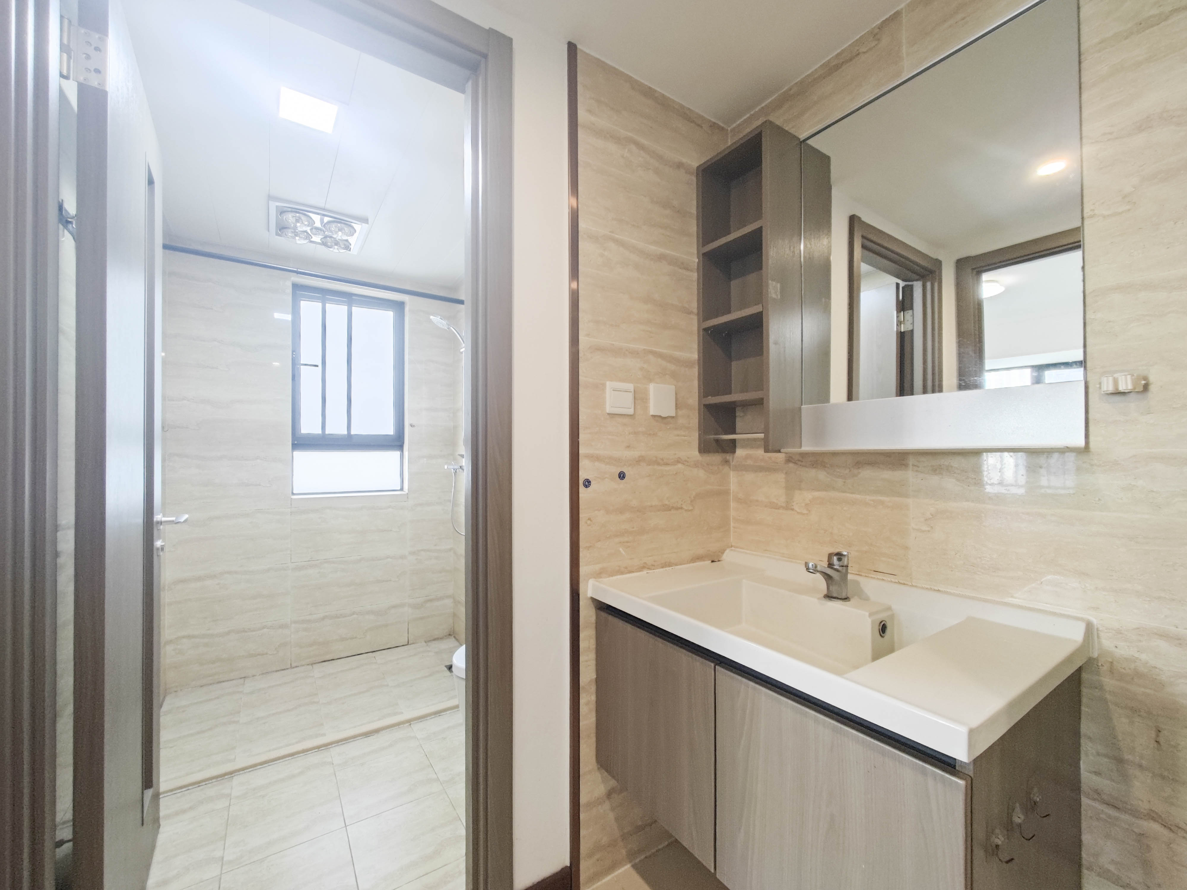 万科魅力之城  4室2厅2卫    129.8万 万科魅力之城  4室2厅2卫    129.8万卫生间