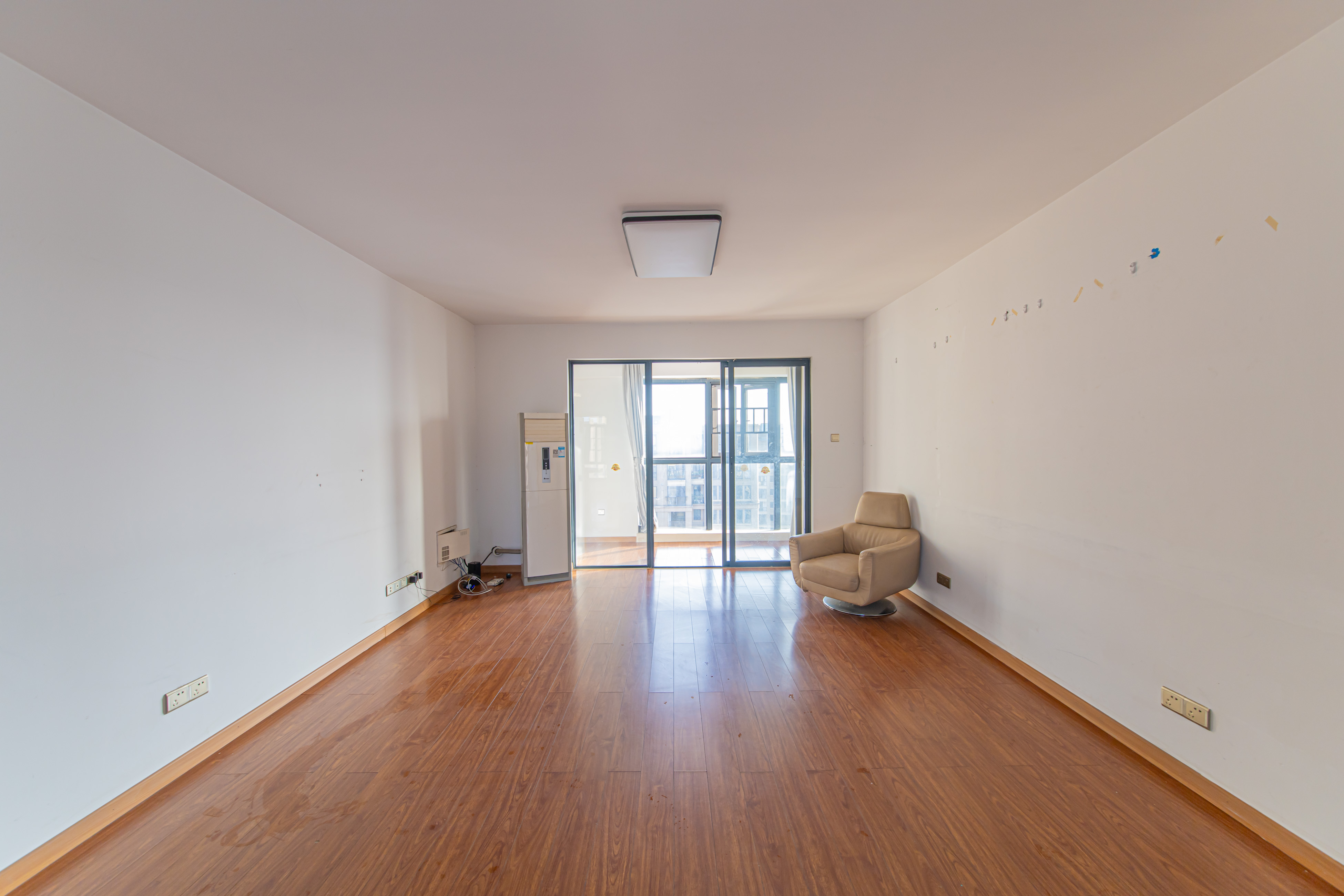 鑫远尚玺苑 4室2厅2卫 180.0万 鑫远尚玺苑 4室2厅2卫 180.0万客厅