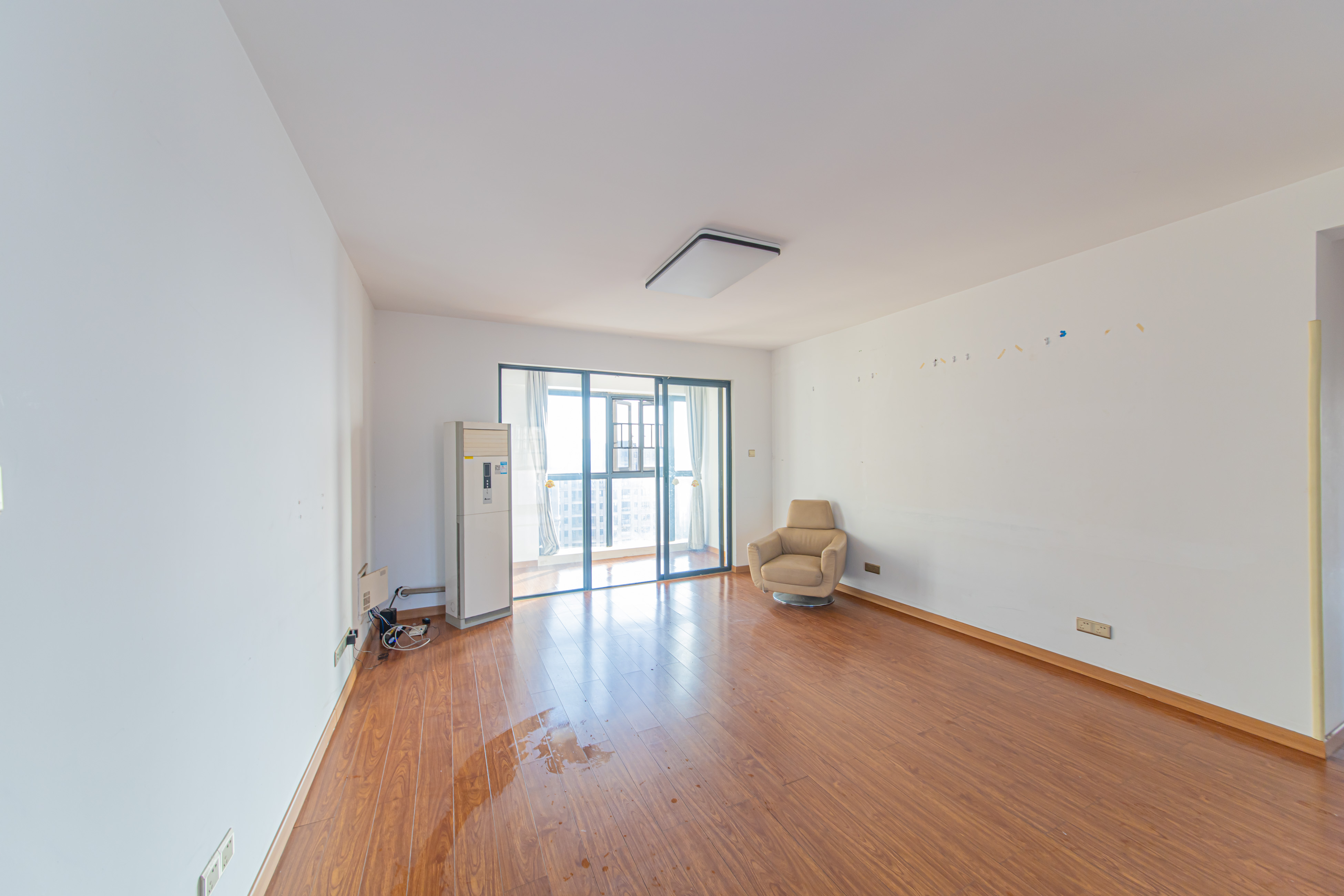 鑫远尚玺苑 4室2厅2卫 180.0万 鑫远尚玺苑 4室2厅2卫 180.0万客厅