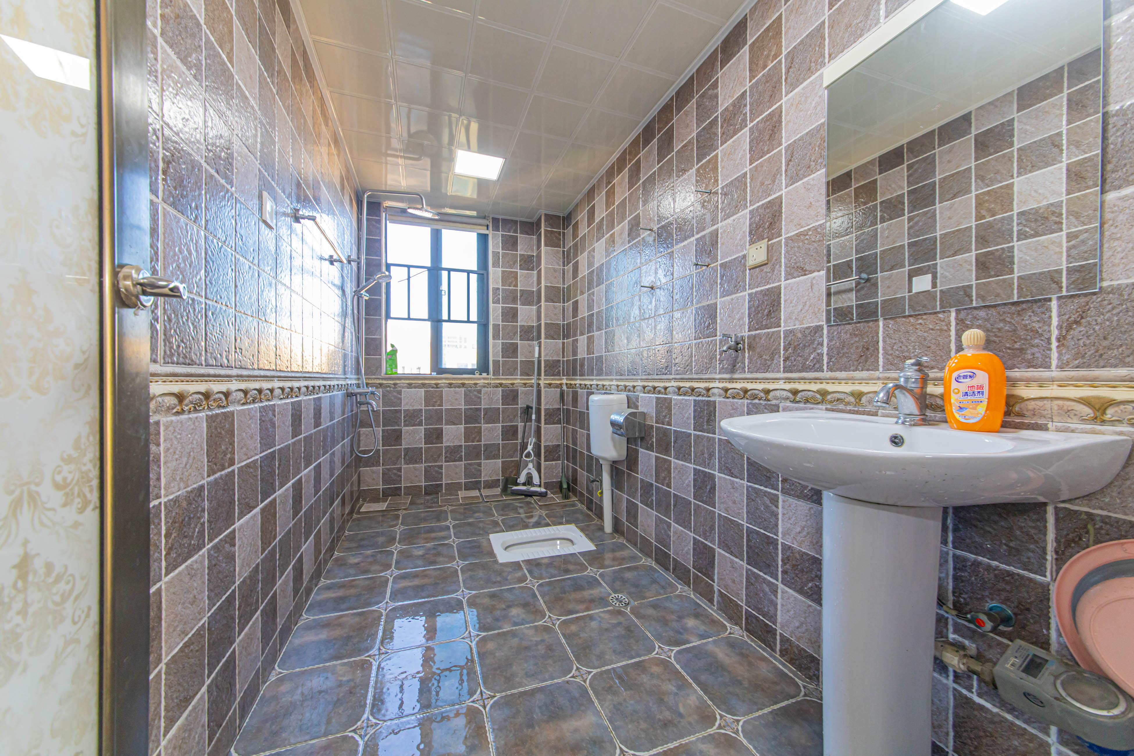 鑫远尚玺苑 4室2厅2卫 180.0万 鑫远尚玺苑 4室2厅2卫 180.0万卫生间