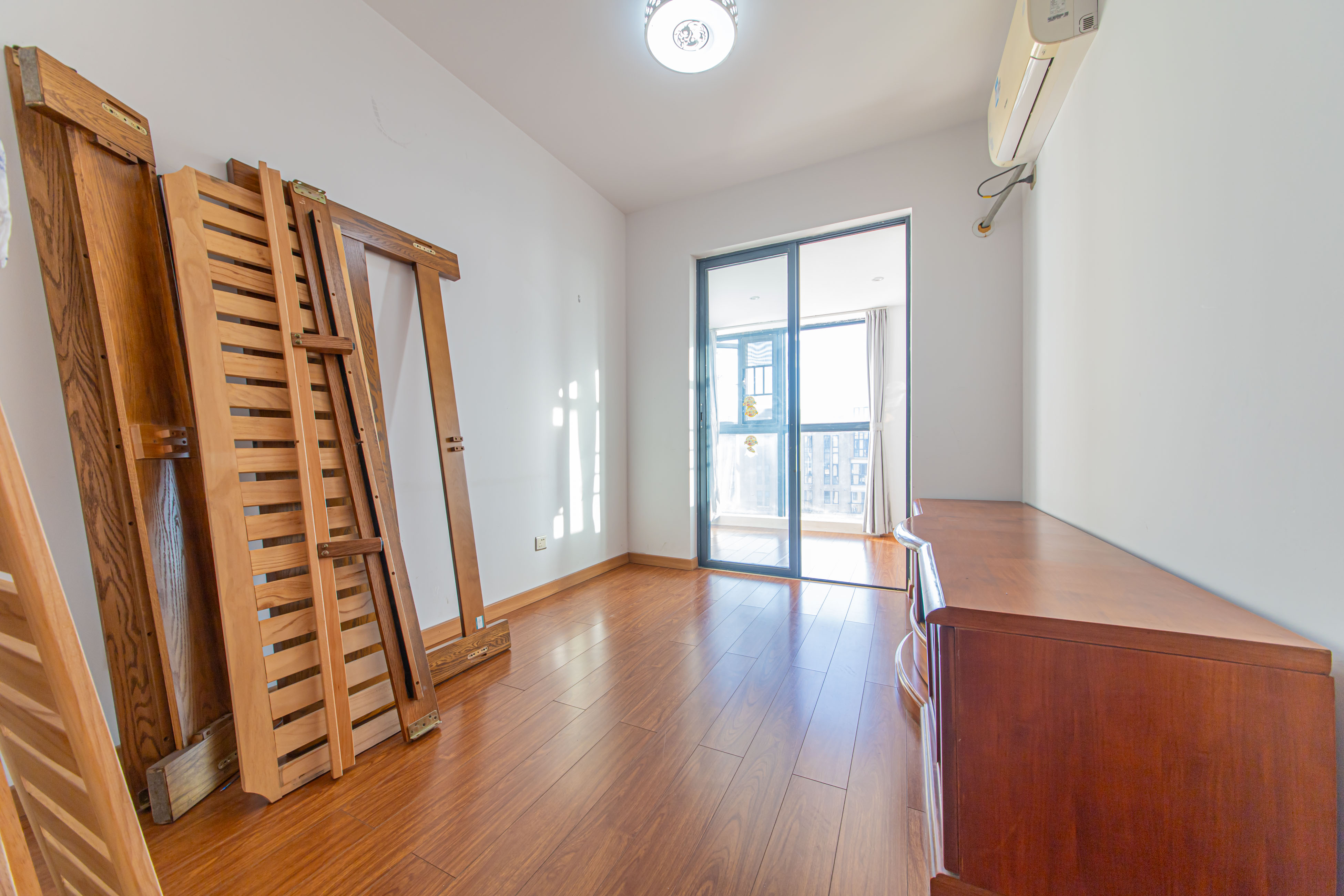 鑫远尚玺苑 4室2厅2卫 180.0万 鑫远尚玺苑 4室2厅2卫 180.0万卧室