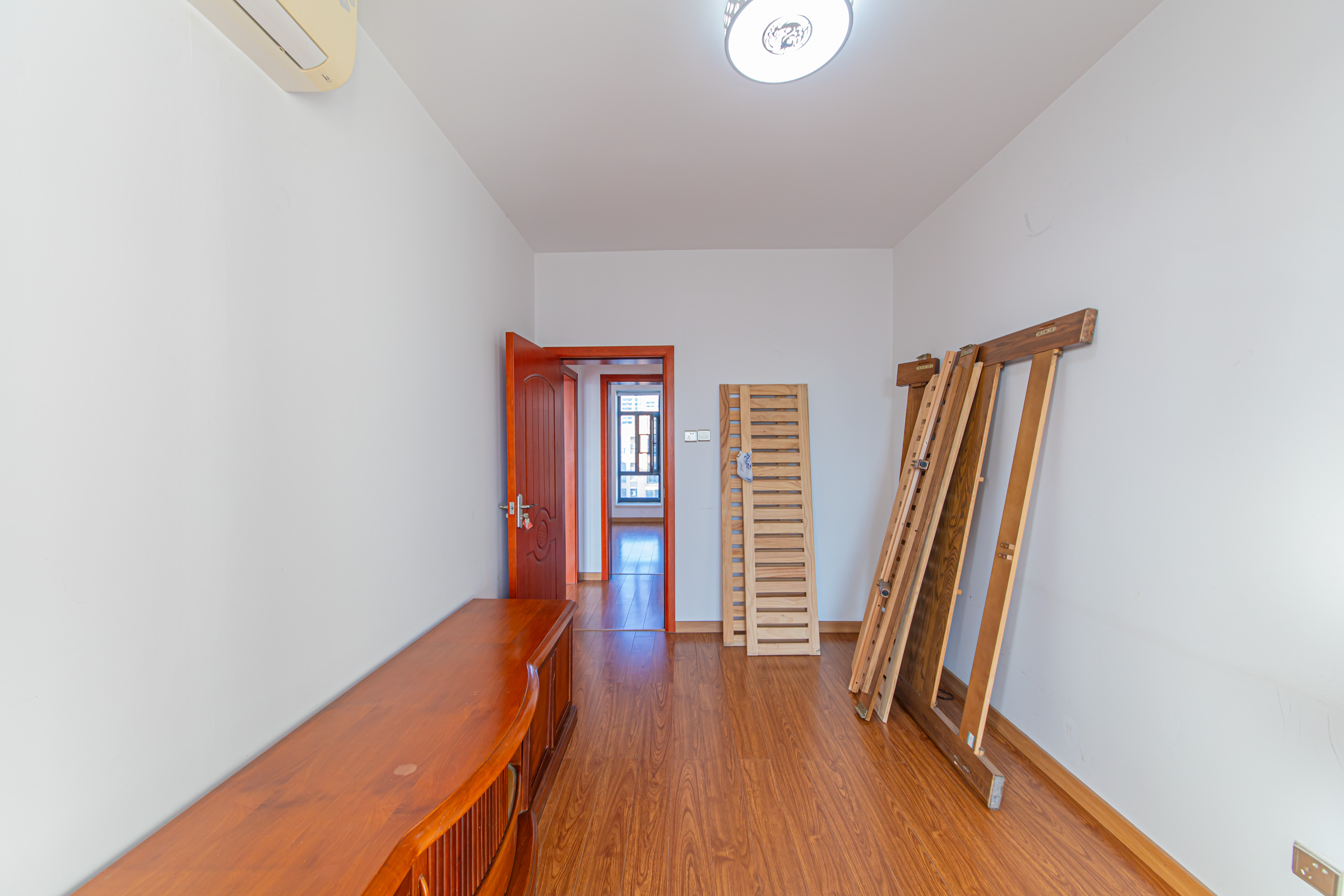 鑫远尚玺苑 4室2厅2卫 180.0万 鑫远尚玺苑 4室2厅2卫 180.0万卧室