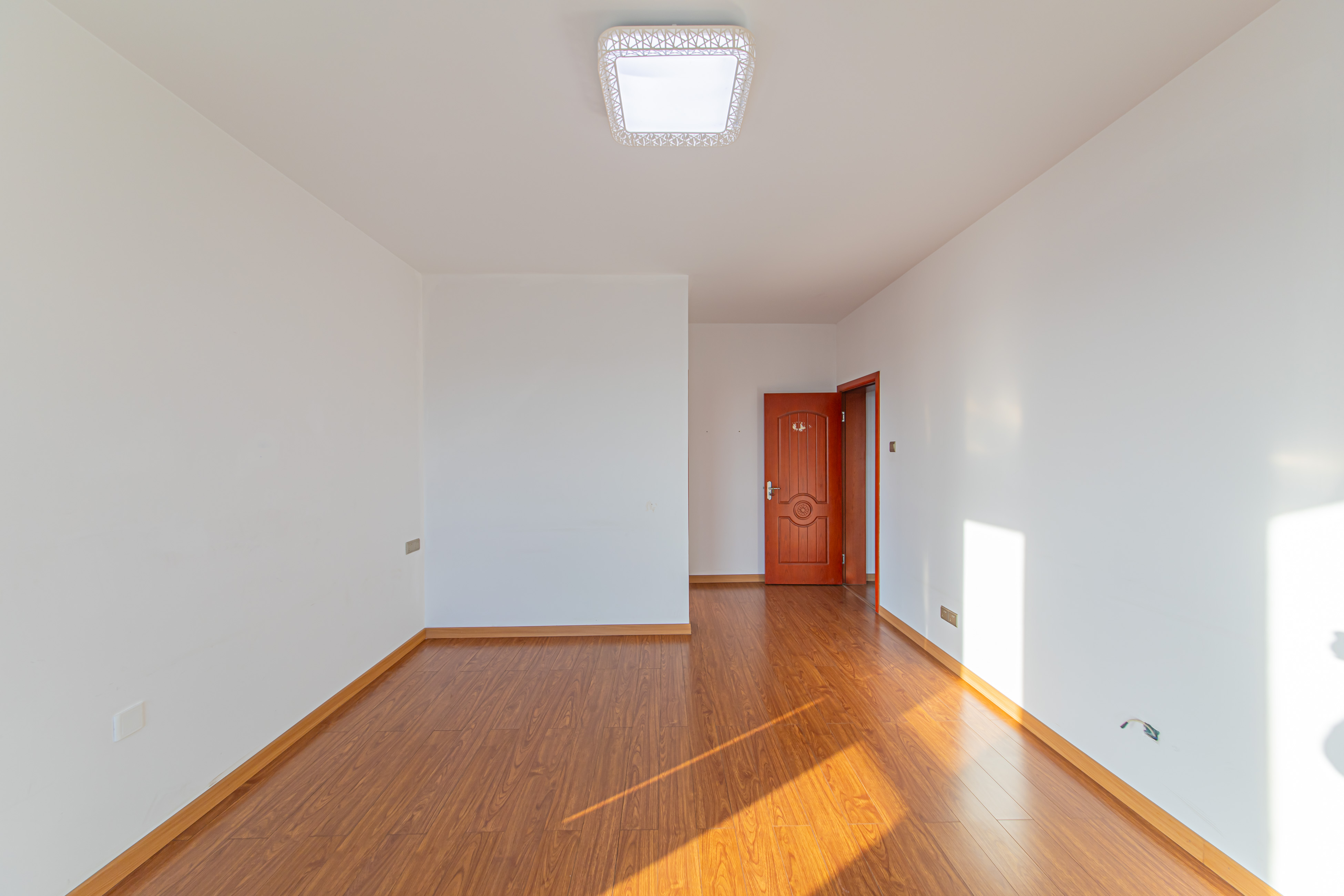 鑫远尚玺苑 4室2厅2卫 180.0万 鑫远尚玺苑 4室2厅2卫 180.0万卧室