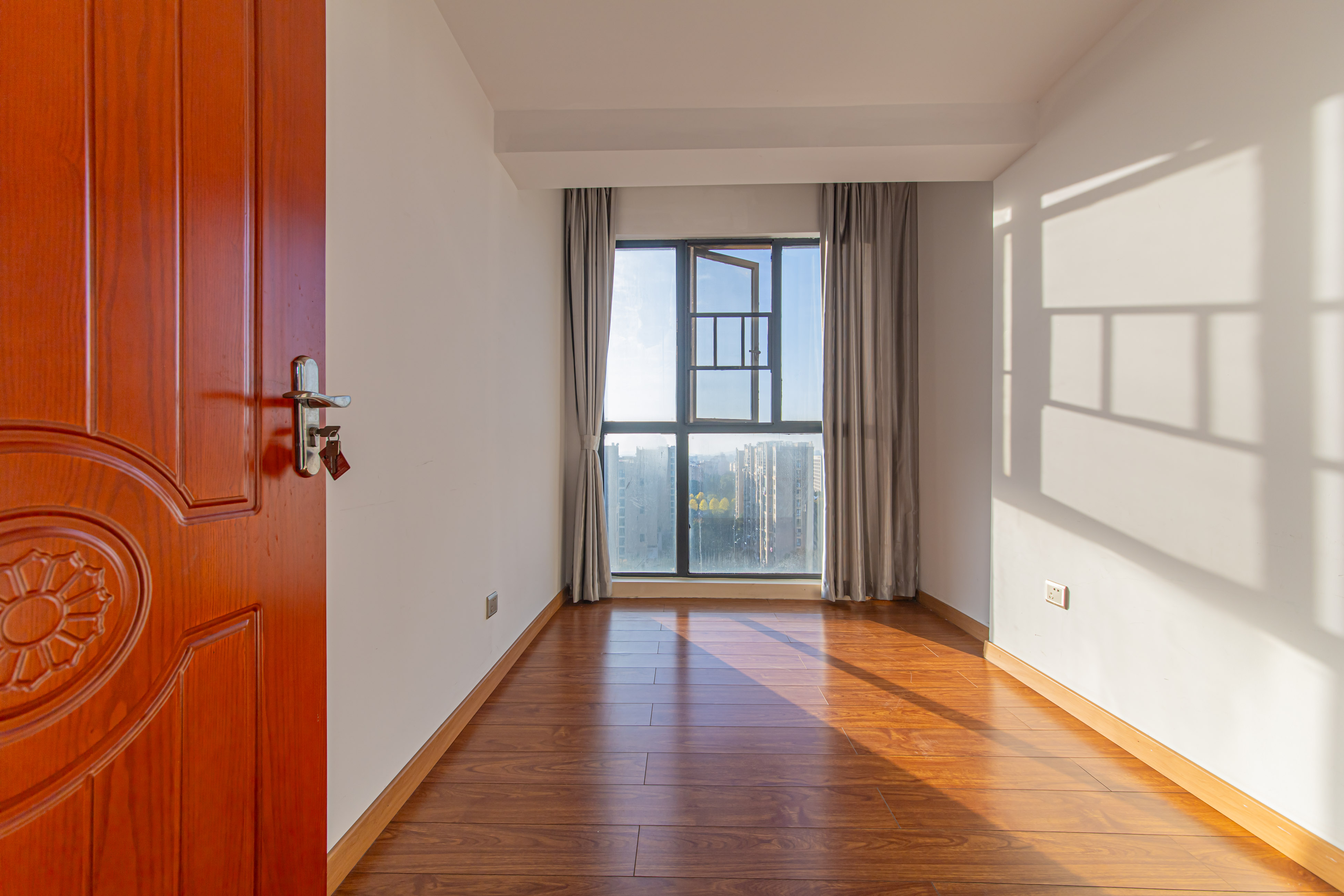 鑫远尚玺苑 4室2厅2卫 180.0万 鑫远尚玺苑 4室2厅2卫 180.0万卧室