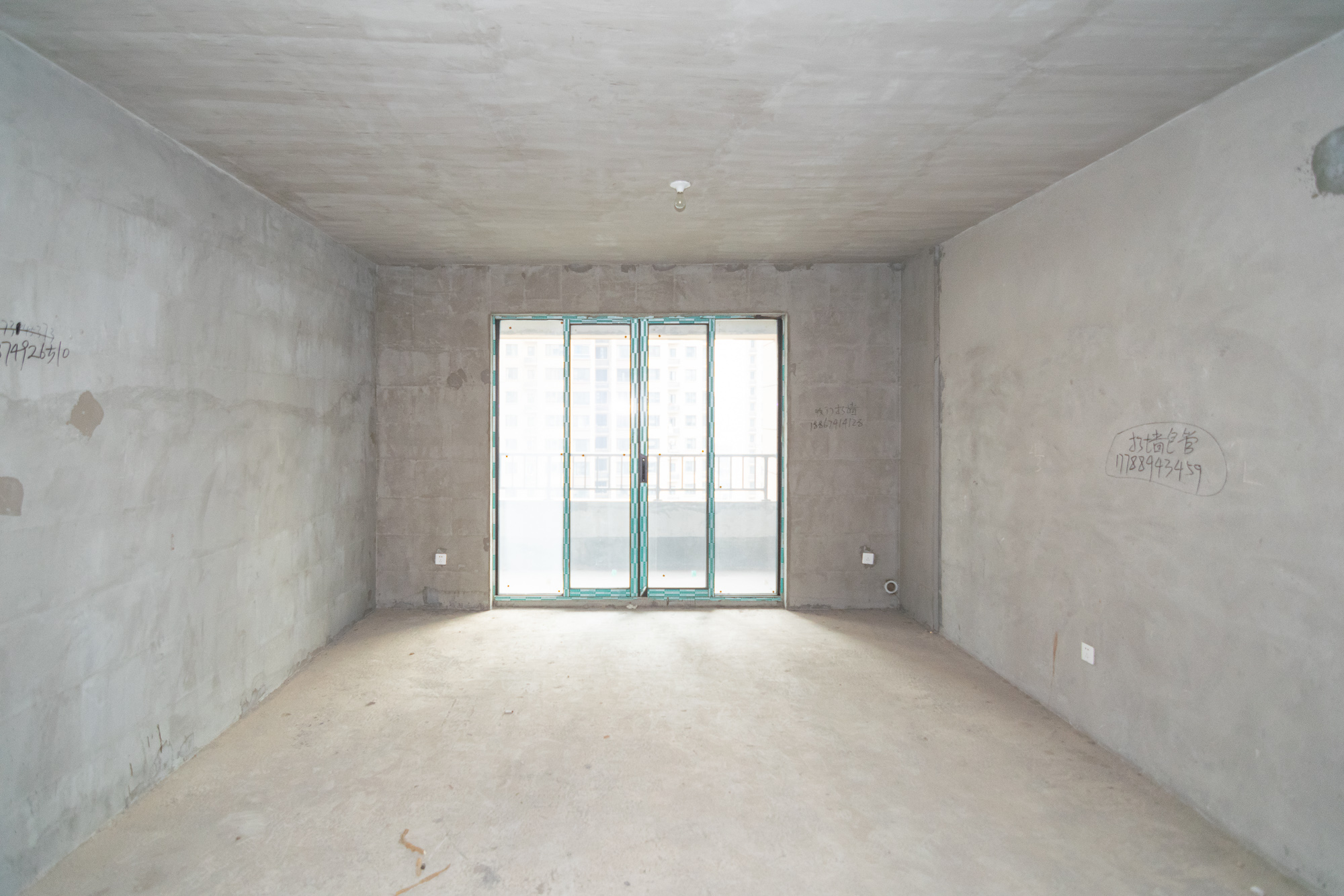 长房星珑湾 4室2厅2卫 85.0万 长房星珑湾 4室2厅2卫 85.0万客厅