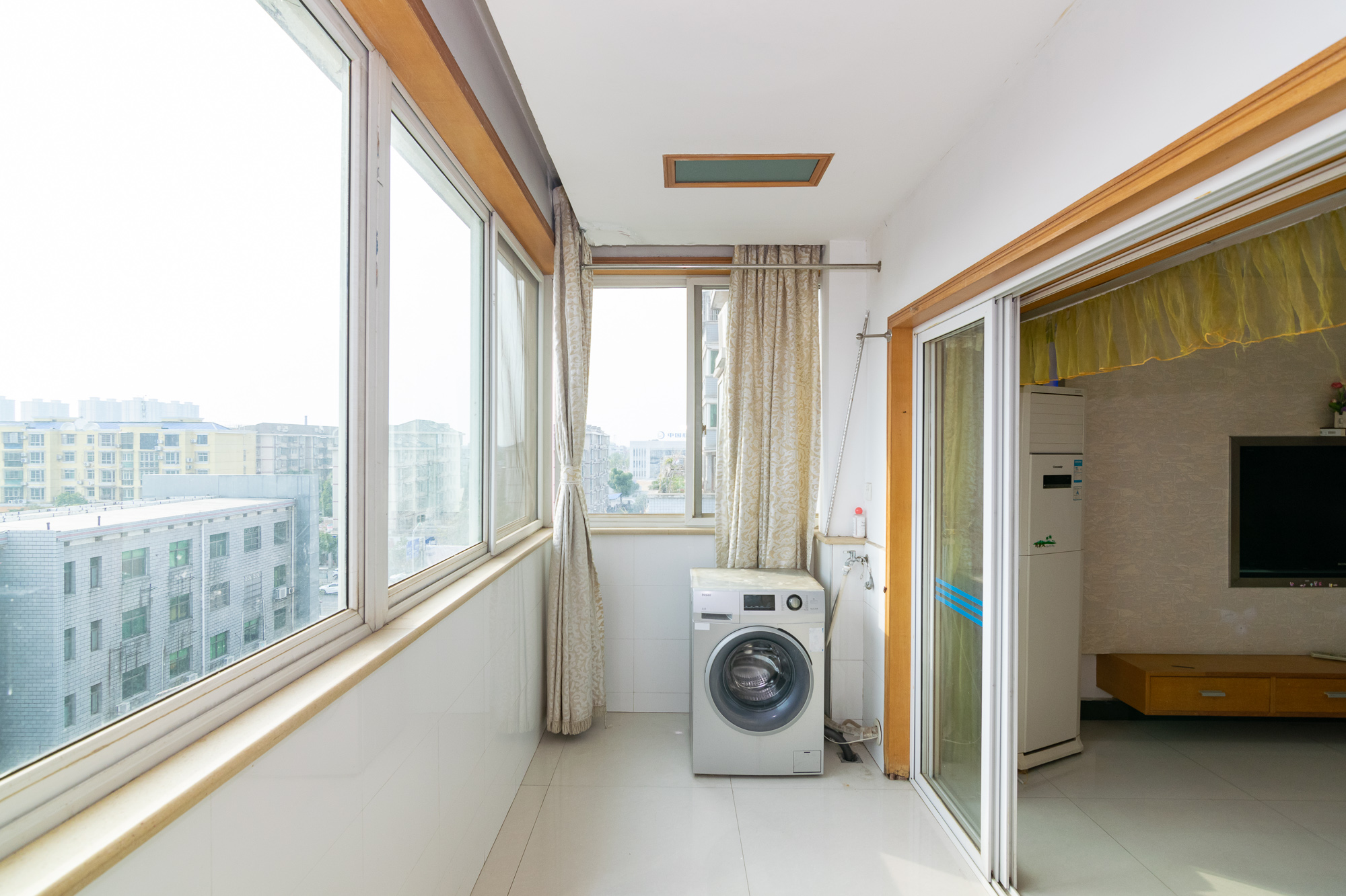 红建大厦  1室0厅0卫   55.00万阳台