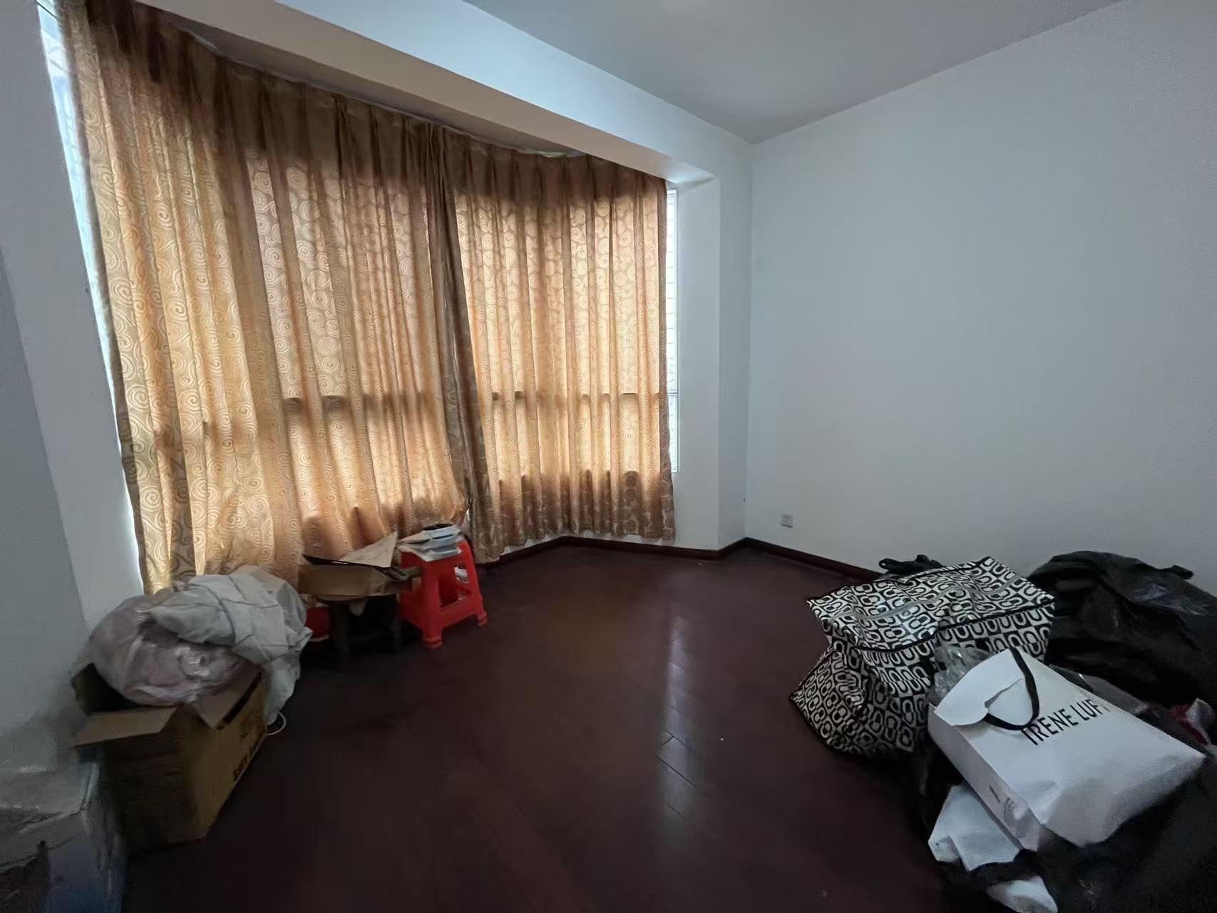 熹悦花都 5室2厅3卫 265.0万 熹悦花都 5室2厅3卫 265.0万室内图