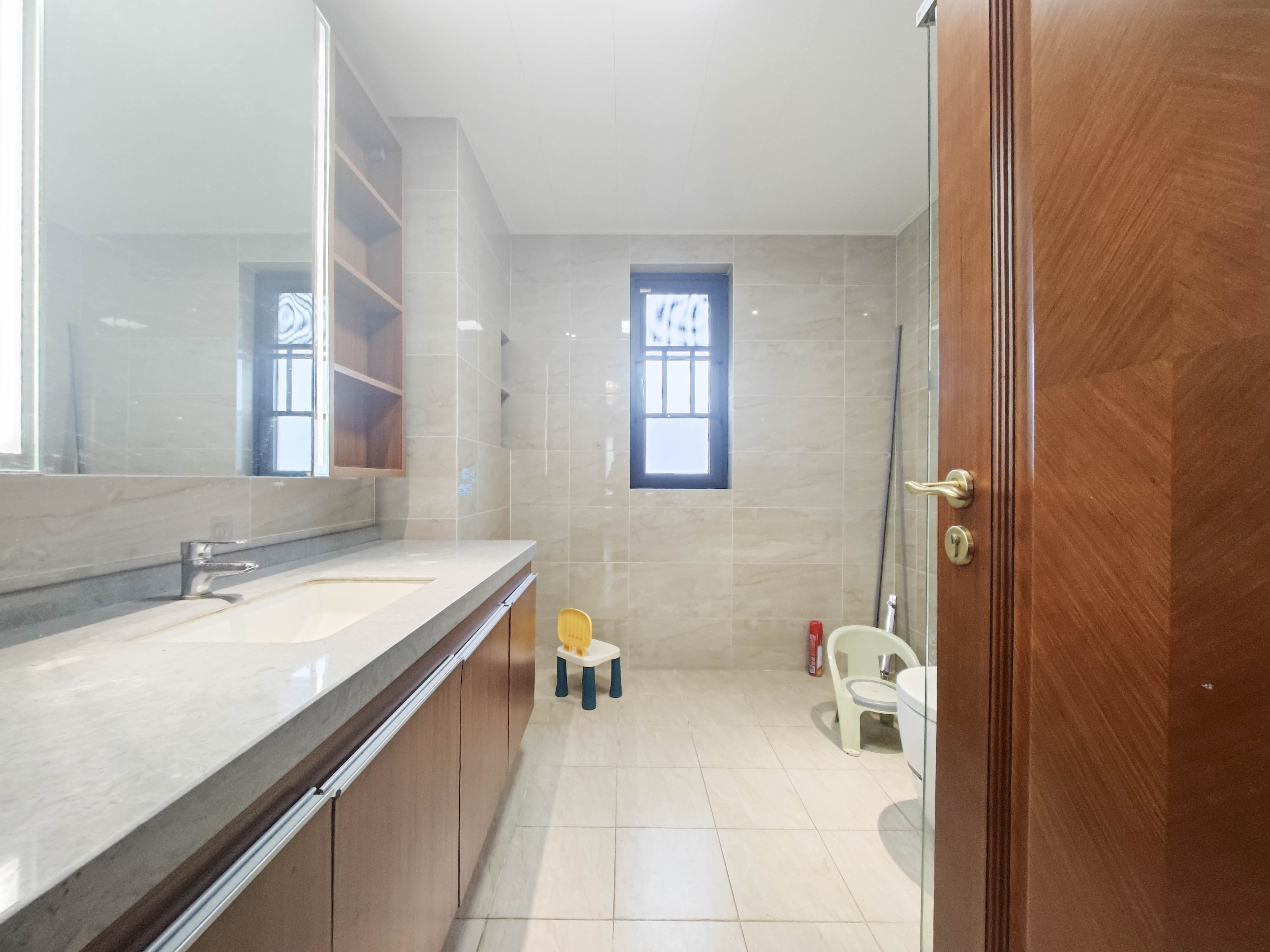 恒大上林苑 4室2厅2卫 135.0万 恒大上林苑 4室2厅2卫 135.0万卫生间