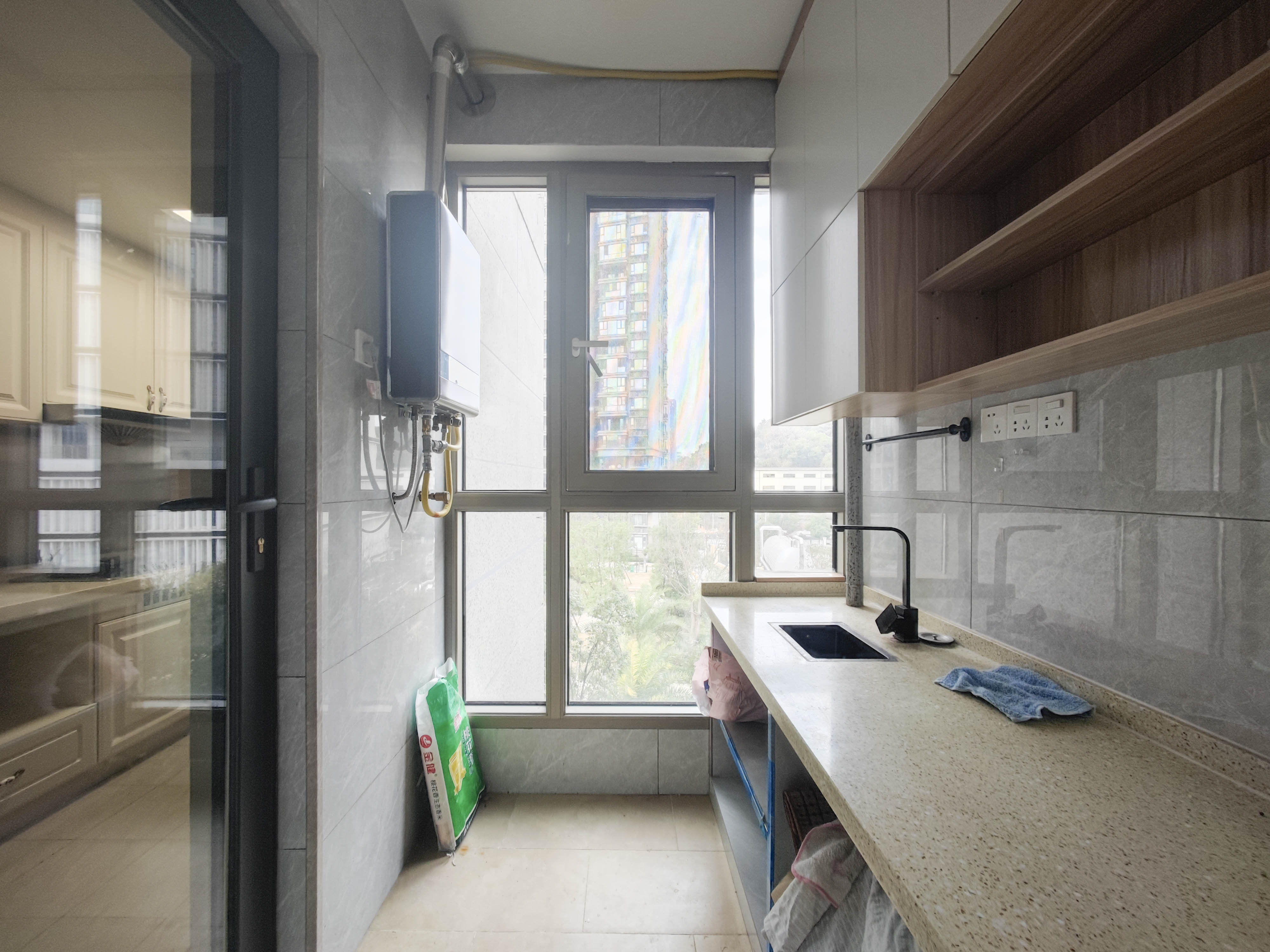 恒大上林苑 4室2厅2卫 135.0万 恒大上林苑 4室2厅2卫 135.0万阳台