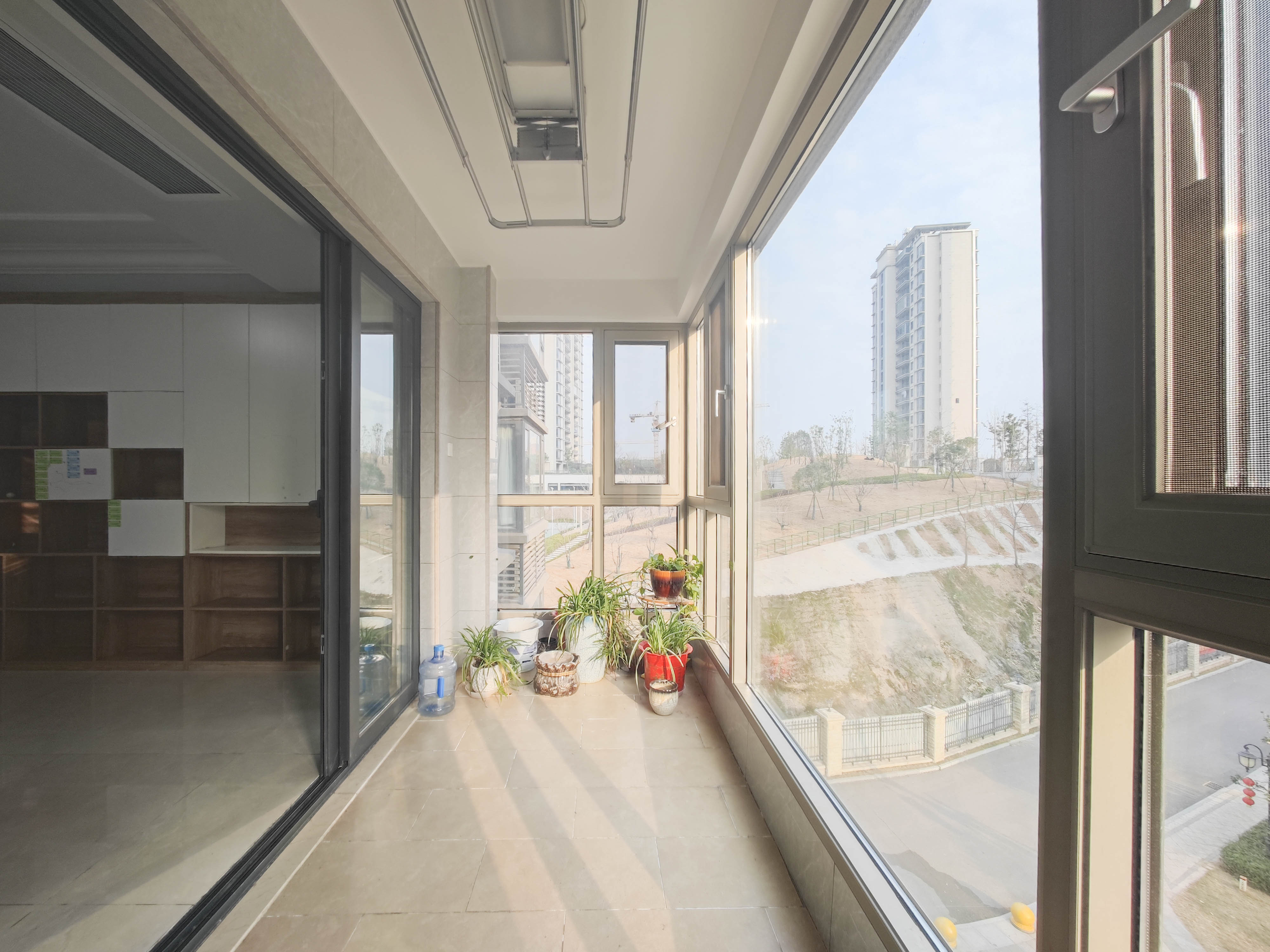 恒大上林苑 4室2厅2卫 135.0万 恒大上林苑 4室2厅2卫 135.0万阳台