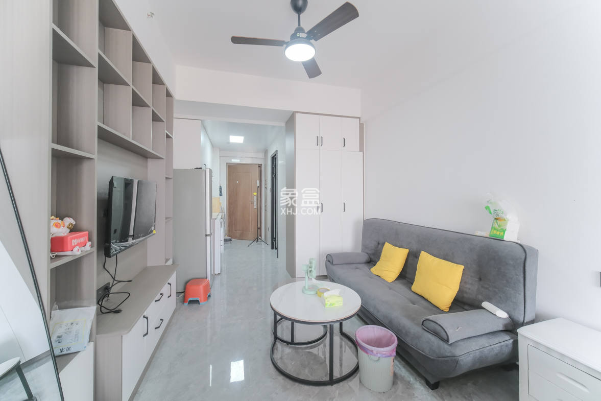 保利香槟国际  1室1厅1卫    22.8万 保利香槟国际  1室1厅1卫    22.8万客厅