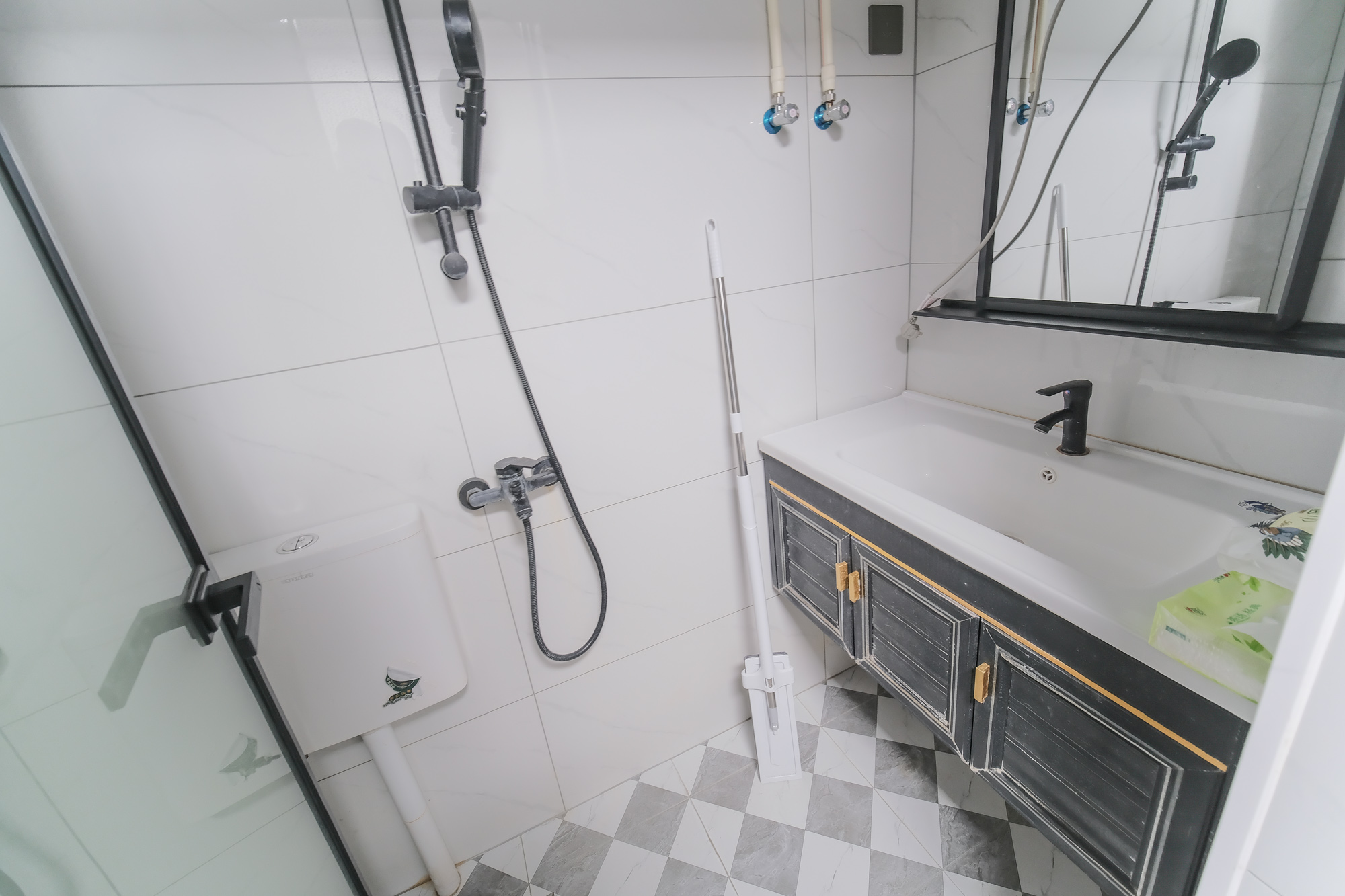 保利香槟国际  1室1厅1卫    22.8万 保利香槟国际  1室1厅1卫    22.8万卫生间