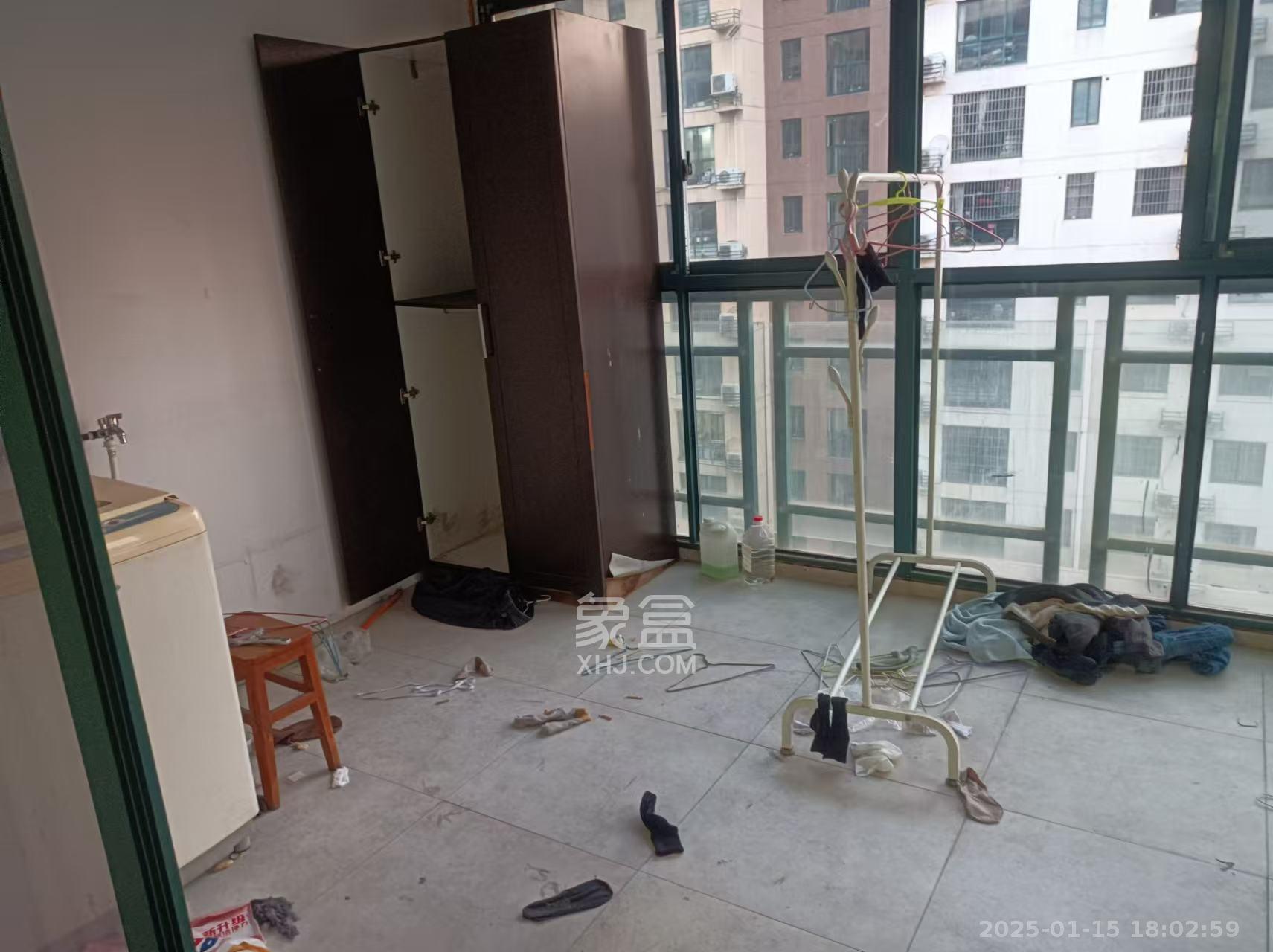 华盛世纪新城 1室2厅1卫 1800.0元/月 华盛世纪新城 1室2厅1卫 1800.0元/月室内图