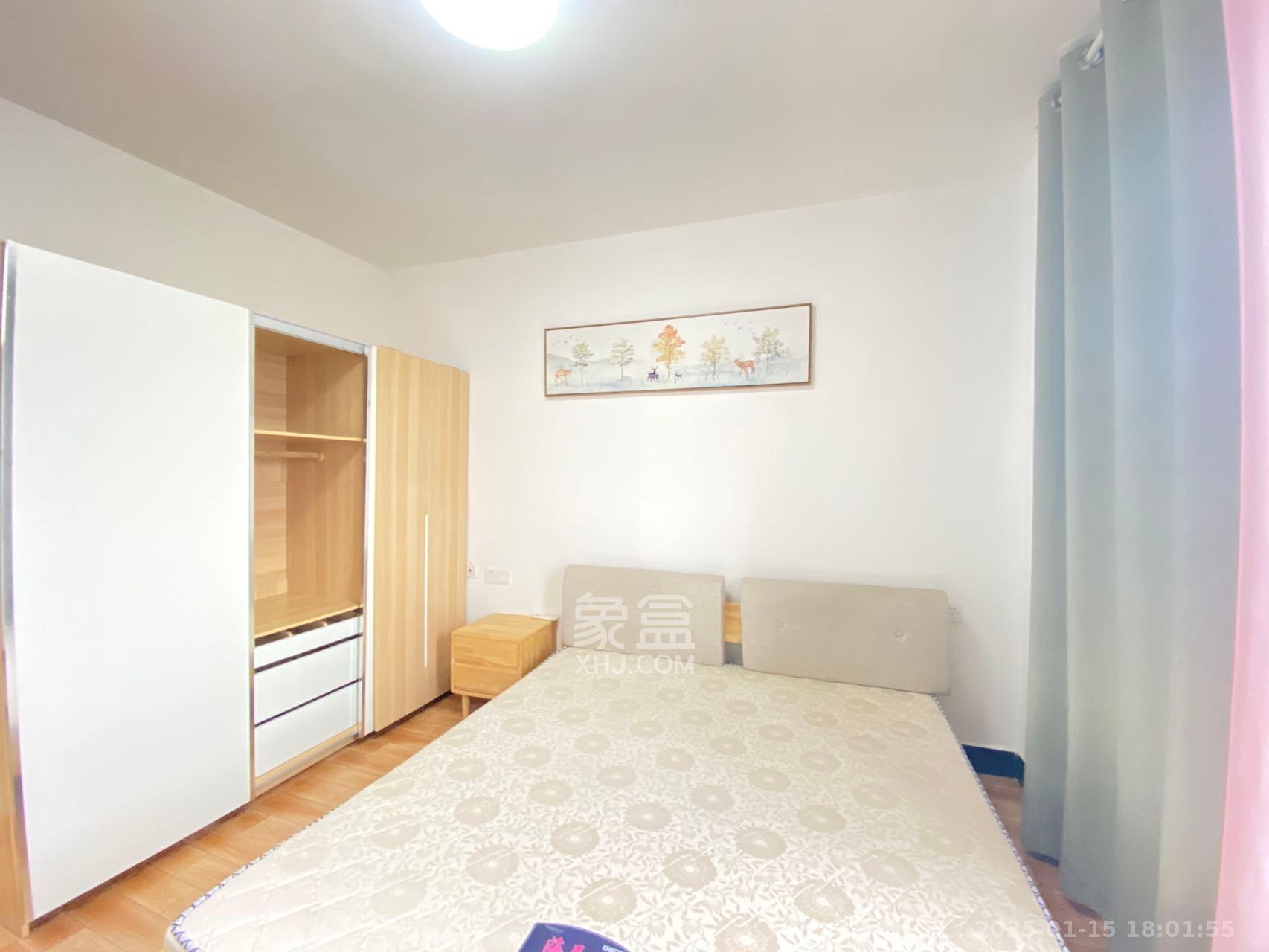 卓越蔚蓝城邦  3室2厅2卫   2100.00元/月室内图