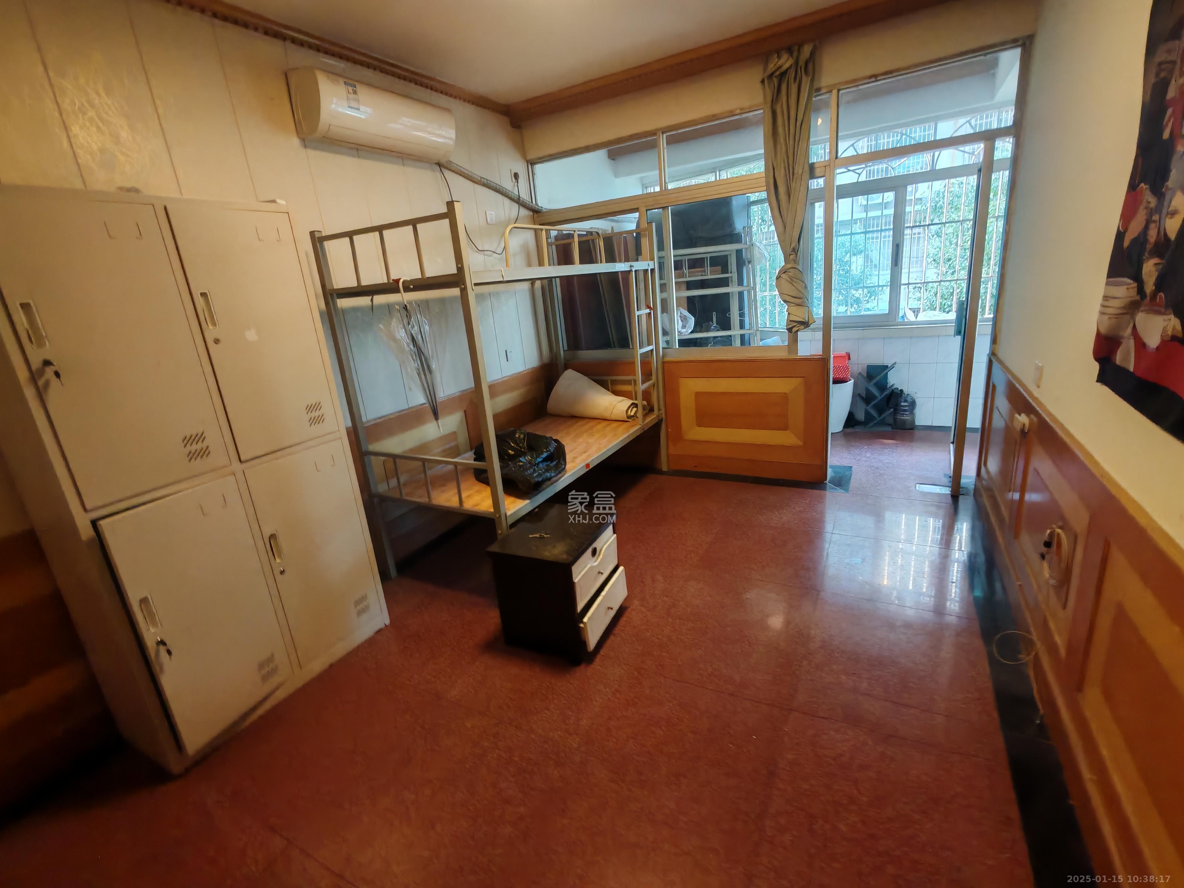 迎龙阁公寓 1室1厅1卫 2700.0元/月 迎龙阁公寓 1室1厅1卫 2700.0元/月室内图