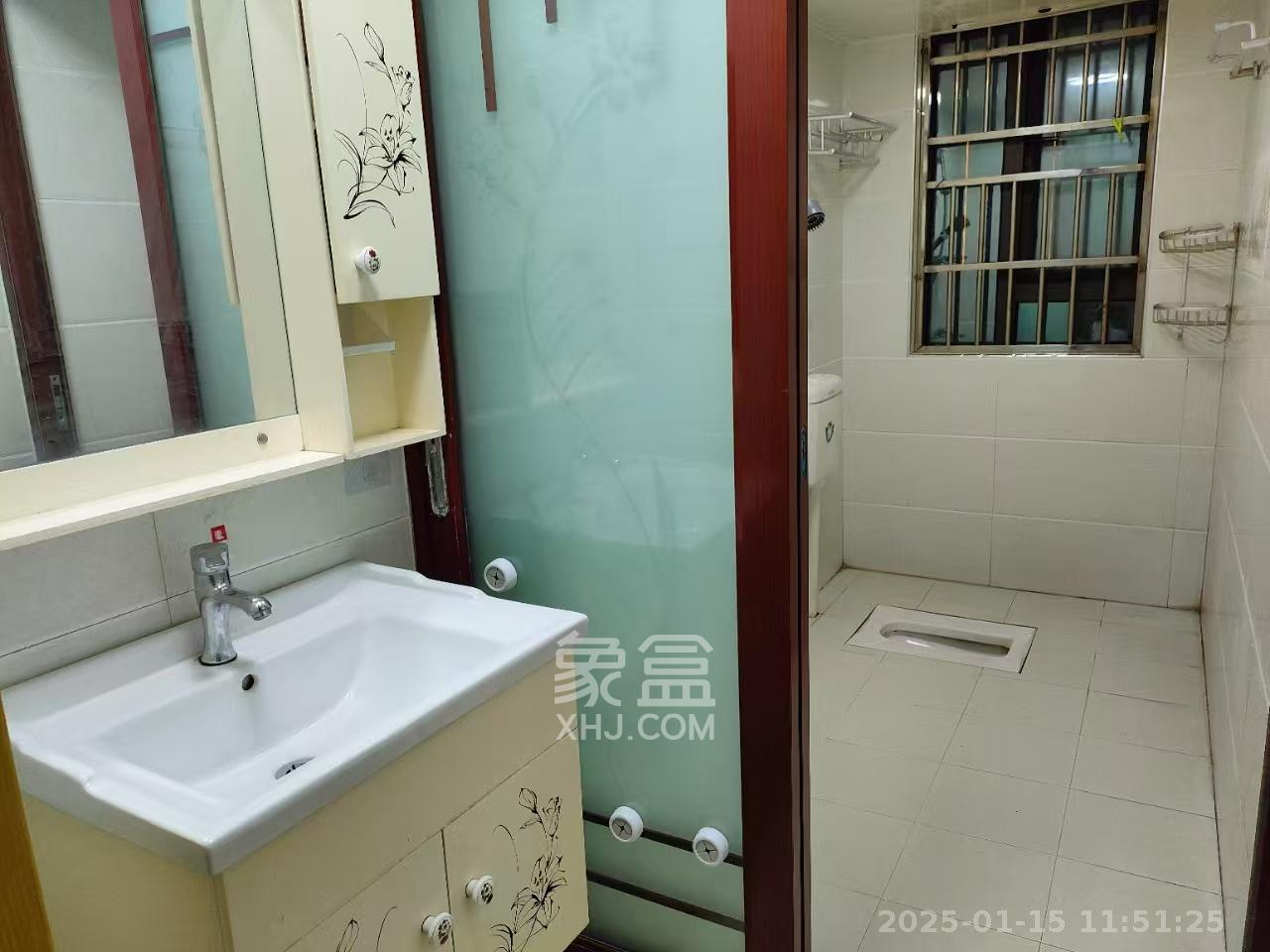 东岸梅园小区  3室2厅2卫   2500.00元/月室内图