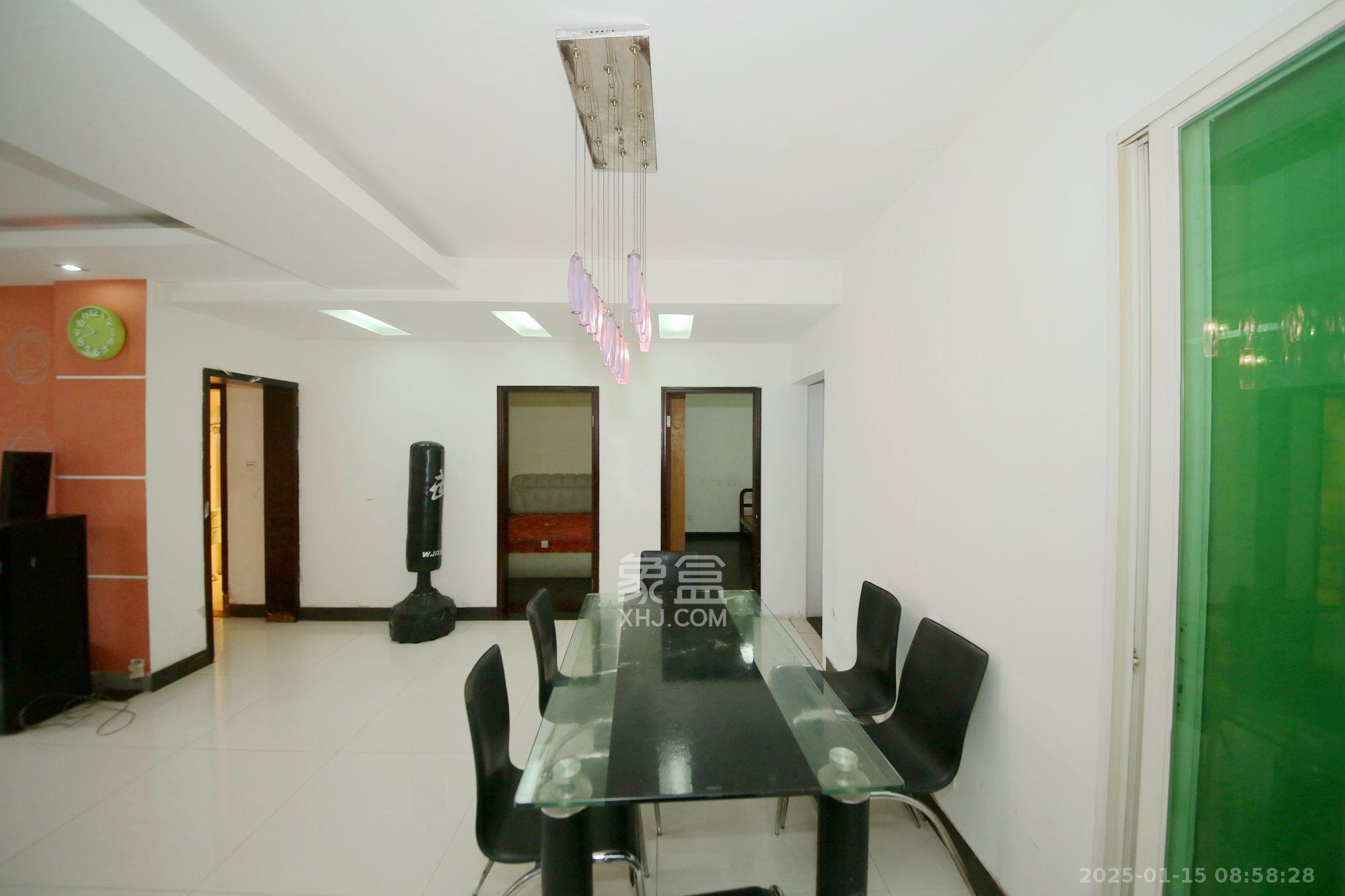 锦湘国际星城一期(锦美苑) 4室2厅2卫 3000.0元/月 锦湘国际星城一期(锦美苑) 4室2厅2卫 3000.0元/月室内图