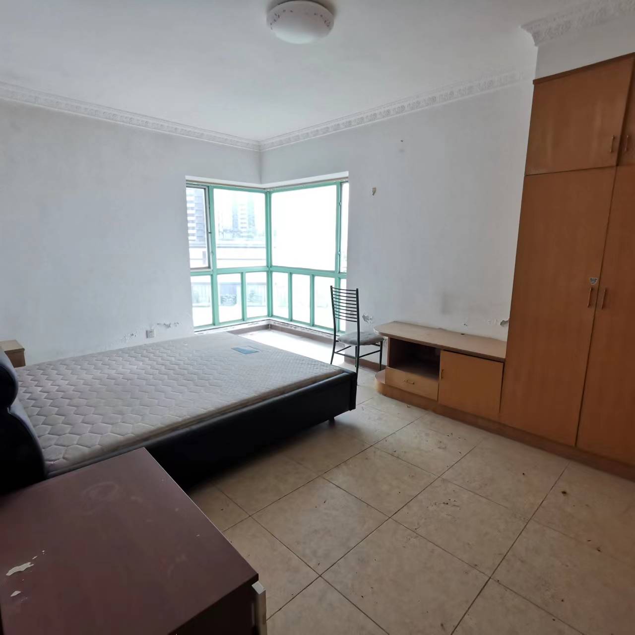 置地花园 5室2厅1卫 267.0万 置地花园 5室2厅1卫 267.0万客厅